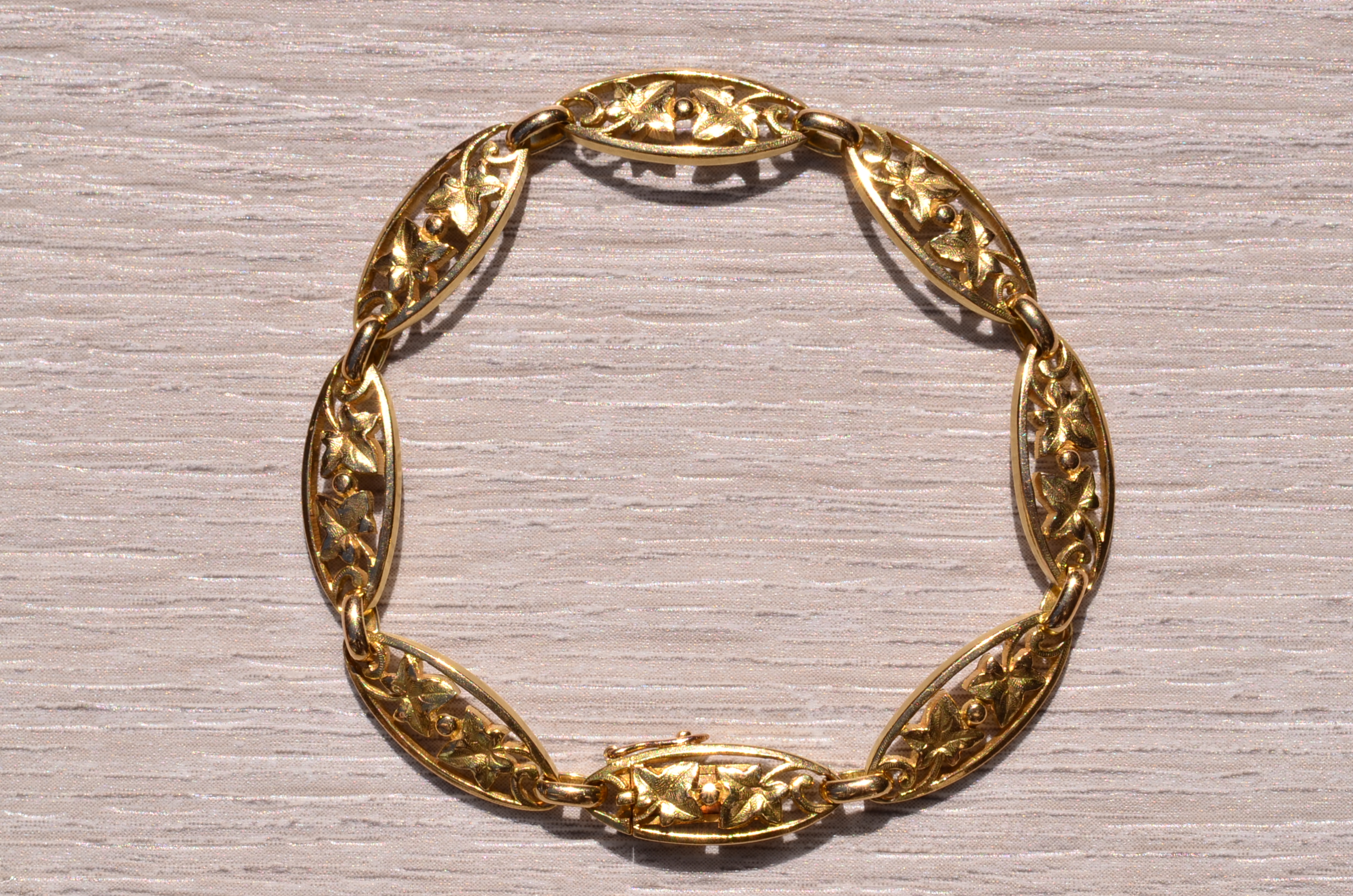 The Macon: Art Nouveau Bracelet in Yellow Gold - Image 3
