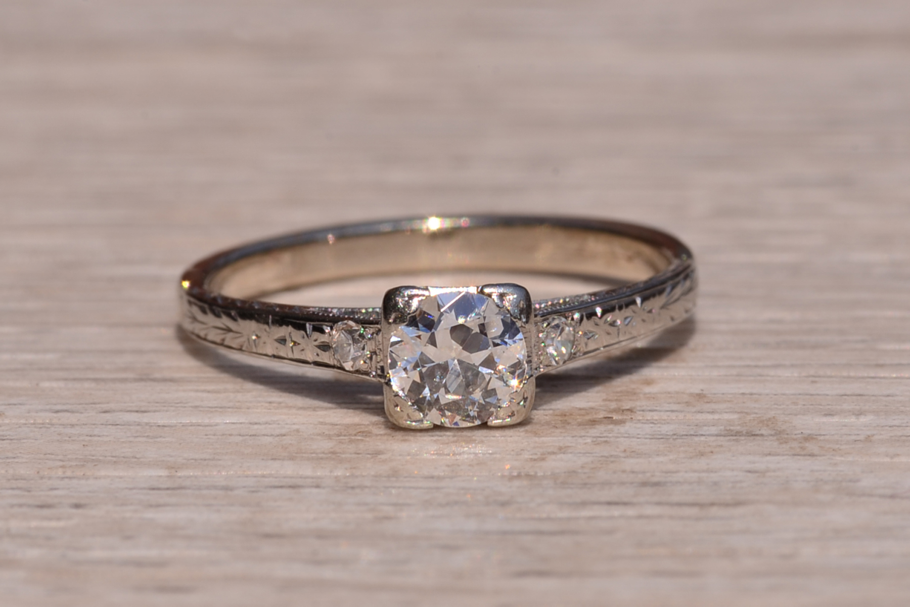 The Etna Street: Antique Art Deco Engagement Ring with Old European Cut Natural Diamond - Image 2