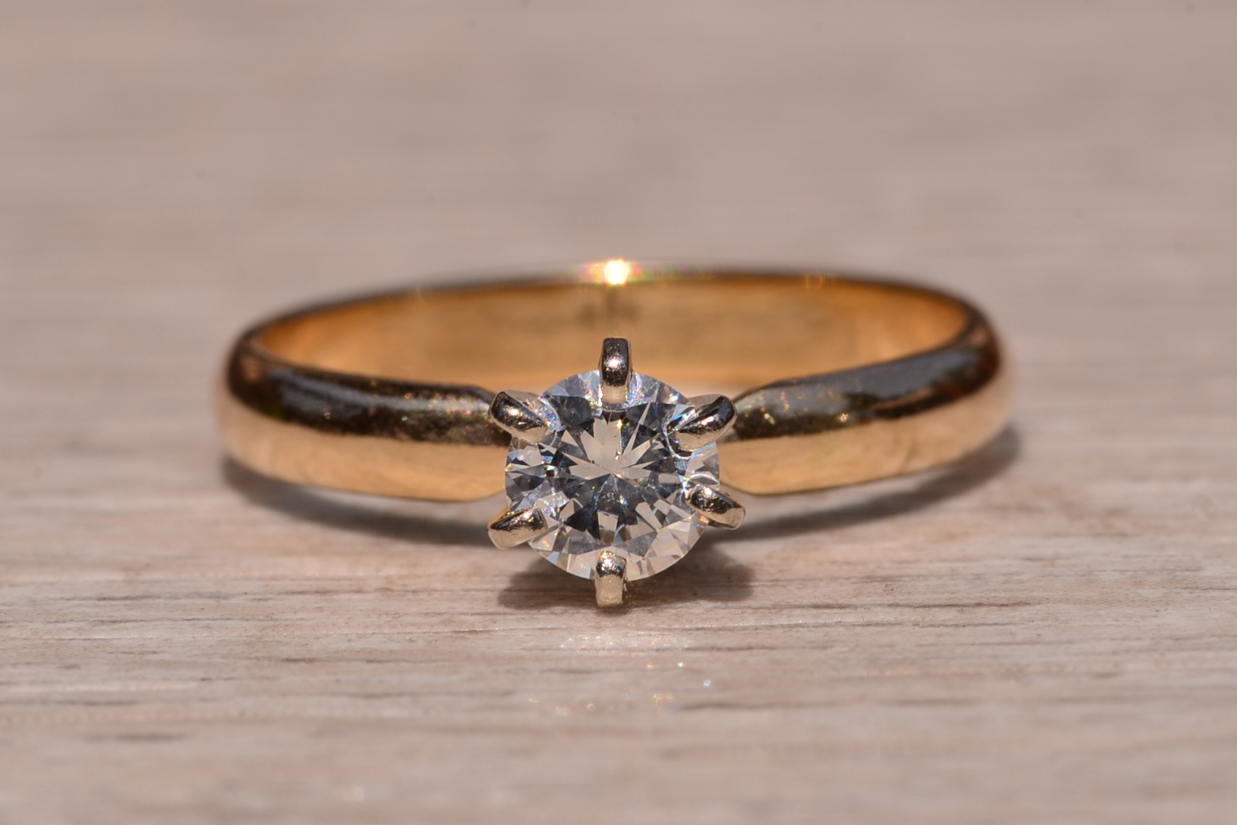 The Emery Street: Yellow Gold Solitaire Engagement Ring with Round Brilliant Cut Natural Diamond - Image 2