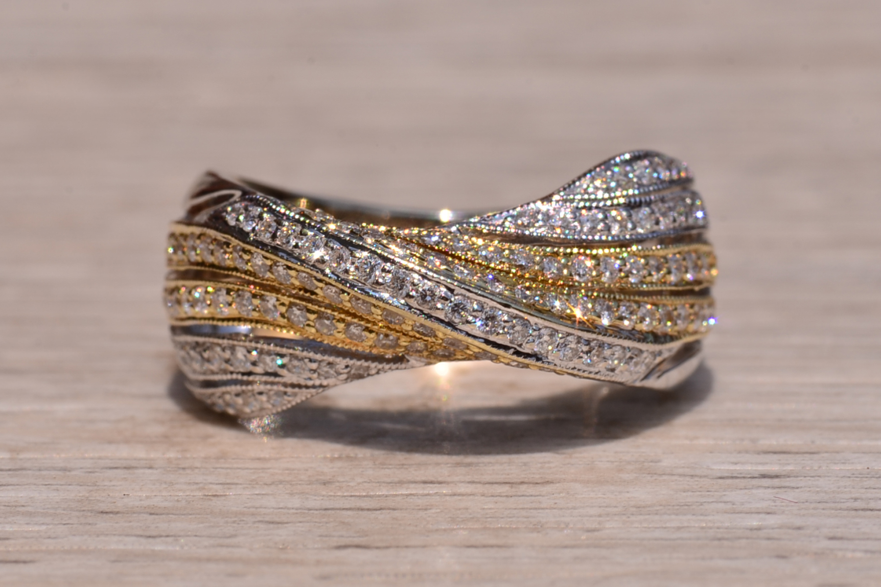 The South Eton: Two Tone Twist Band set with Natural Diamonds - Image 2