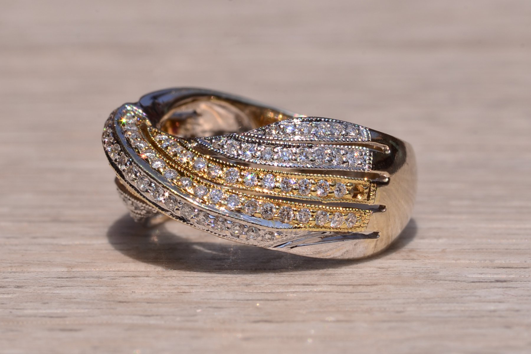 The South Eton: Two Tone Twist Band set with Natural Diamonds - Image 3