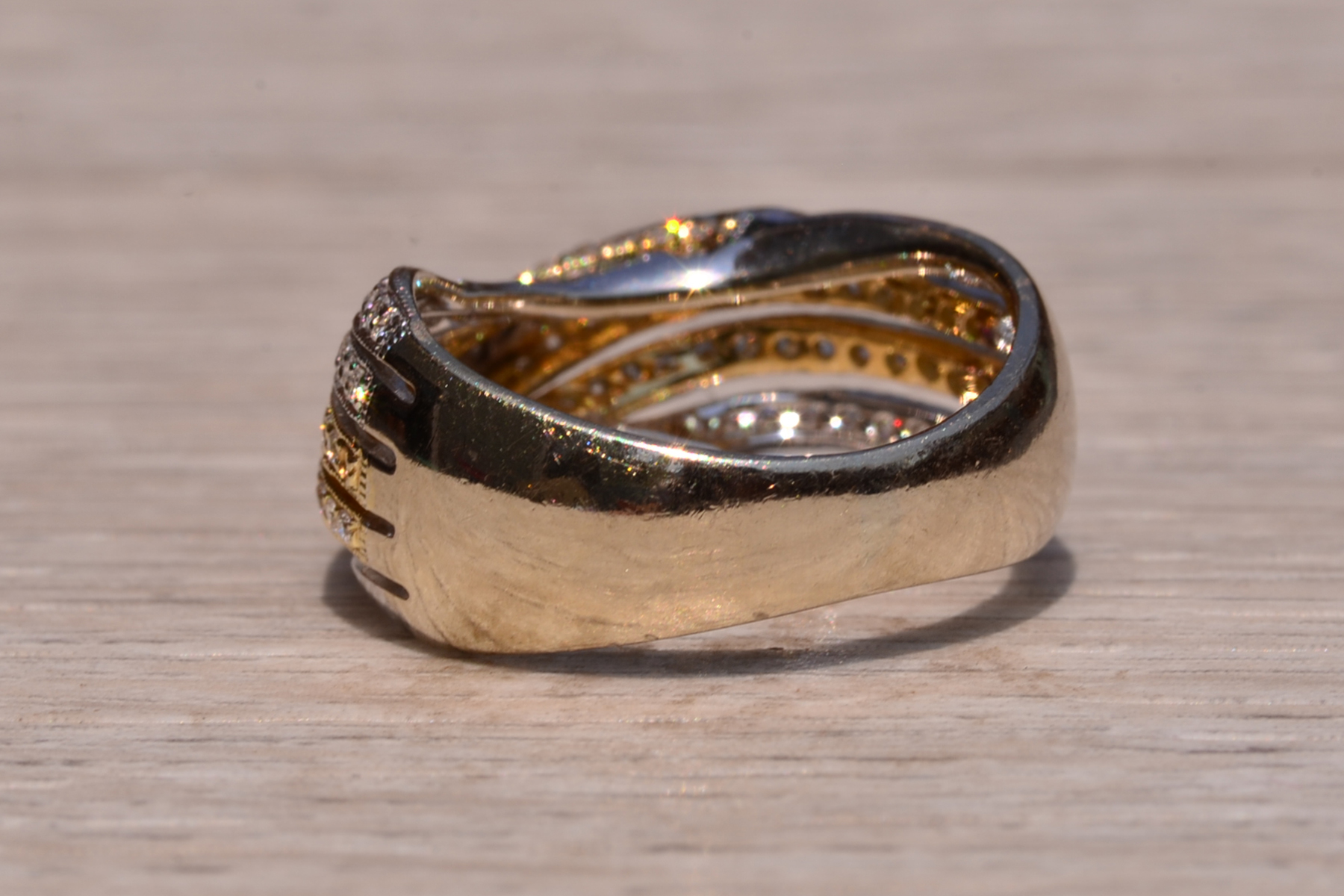The South Eton: Two Tone Twist Band set with Natural Diamonds - Image 4