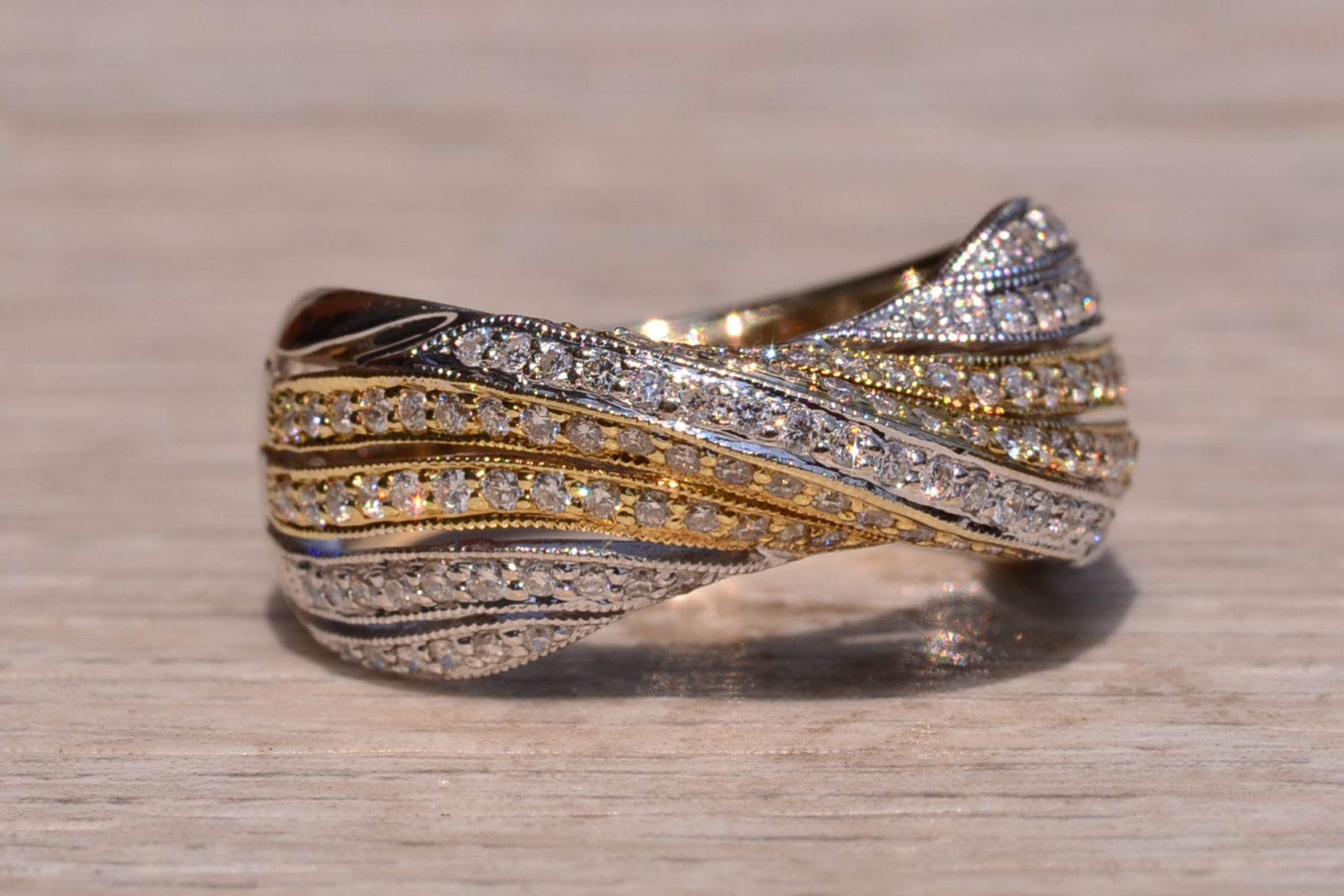 The South Eton: Two Tone Twist Band set with Natural Diamonds - Image 6