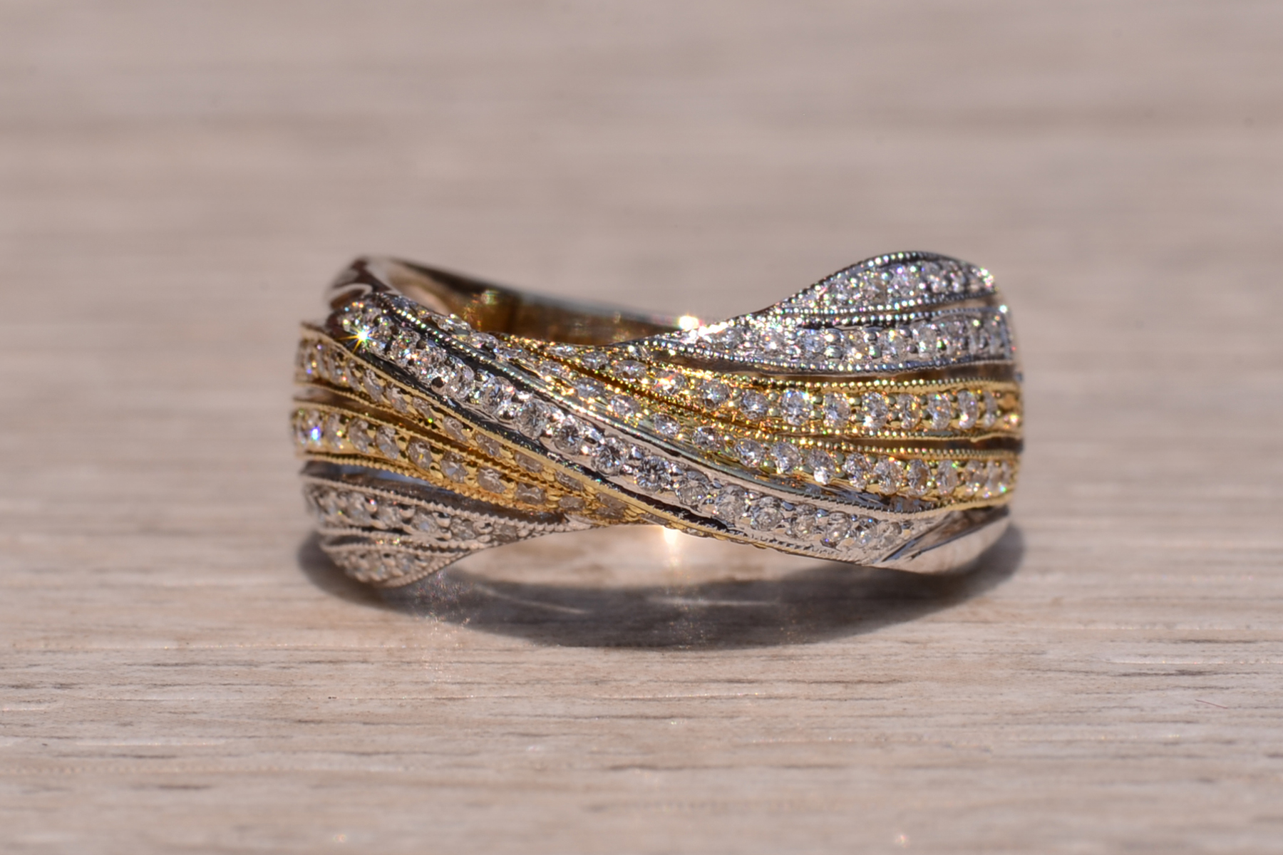 The South Eton: Two Tone Twist Band set with Natural Diamonds - Image 7