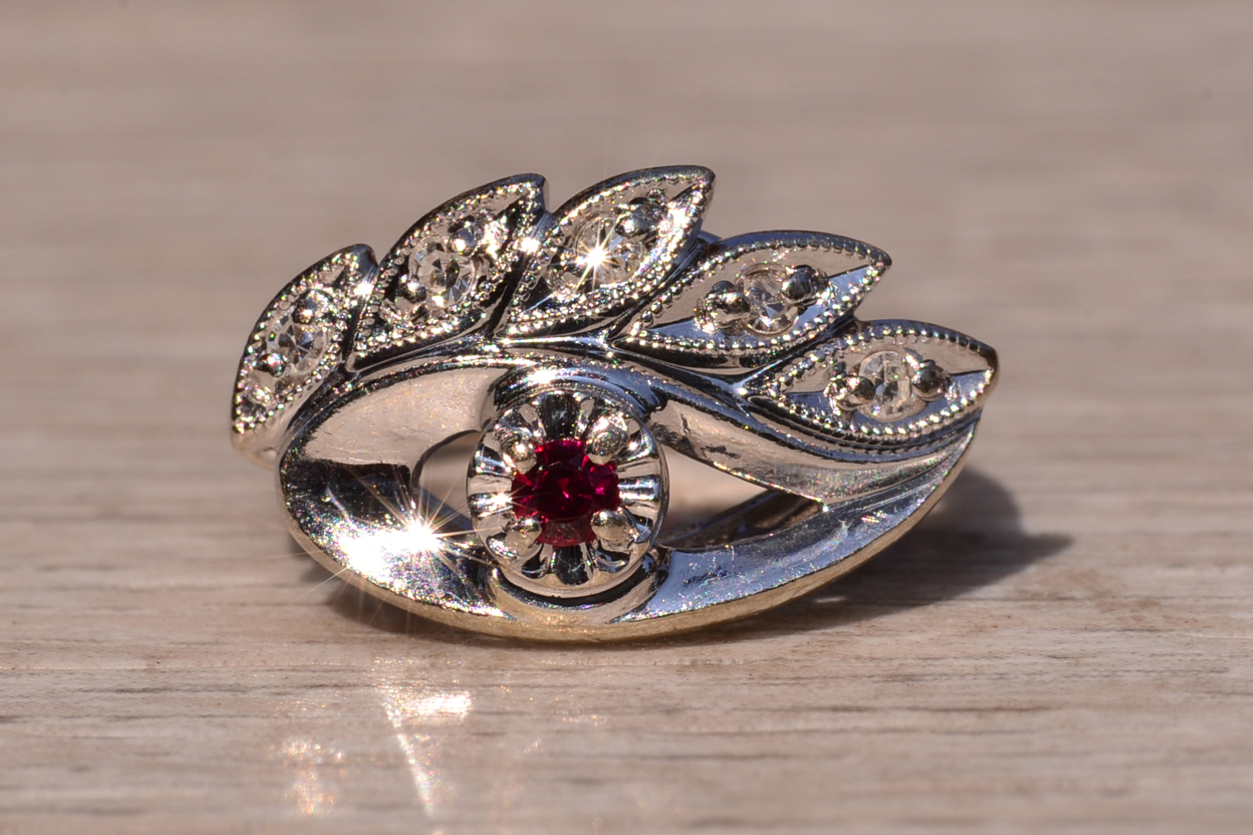 The Faraday Street: Retro Era Eye Ring with Ruby and Diamonds - Image 2