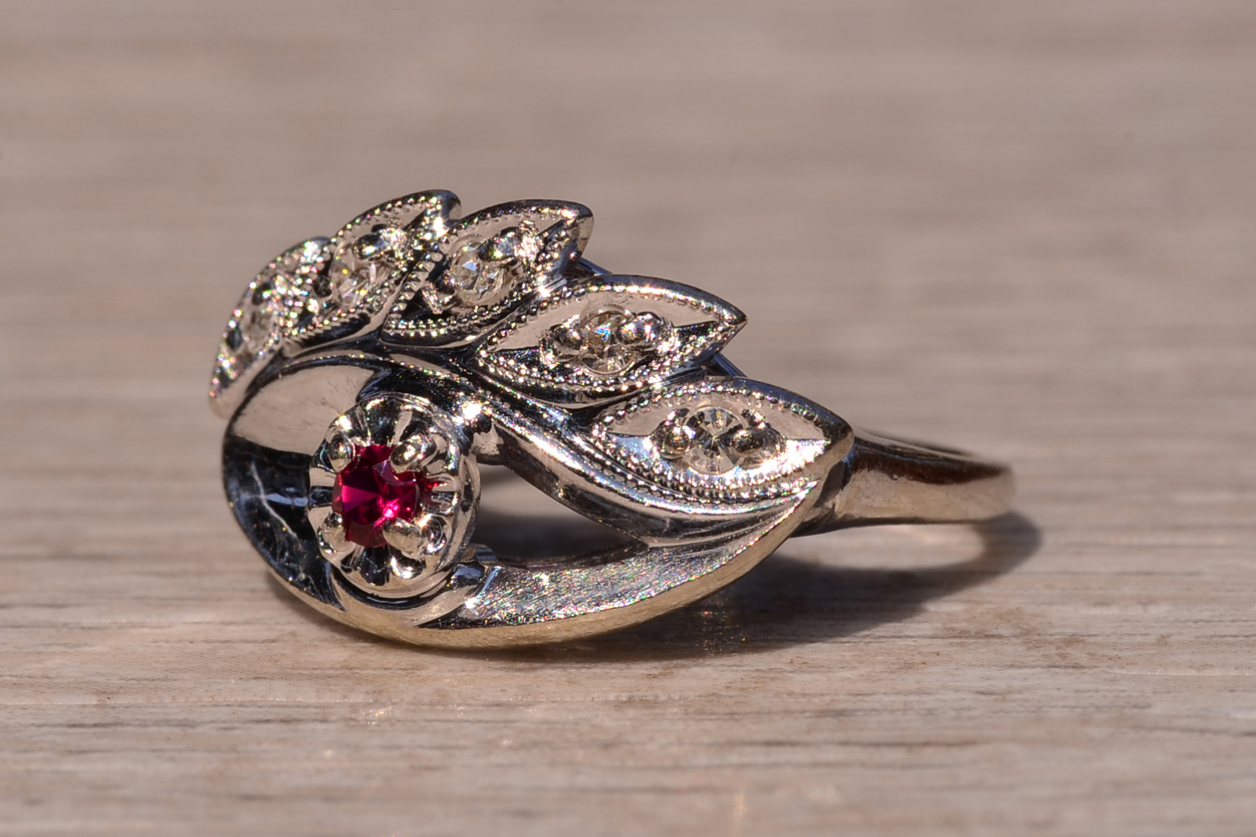The Faraday Street: Retro Era Eye Ring with Ruby and Diamonds - Image 3
