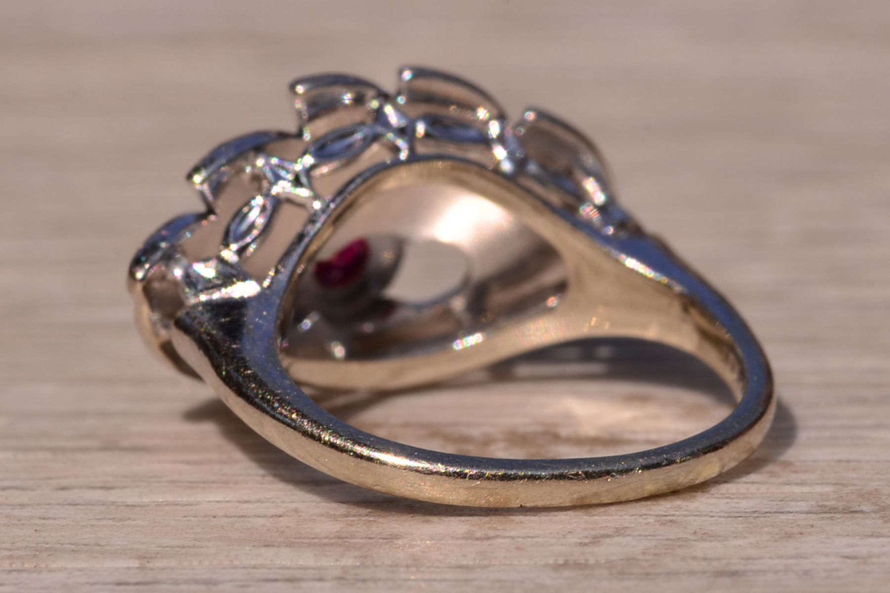 The Faraday Street: Retro Era Eye Ring with Ruby and Diamonds - Image 4