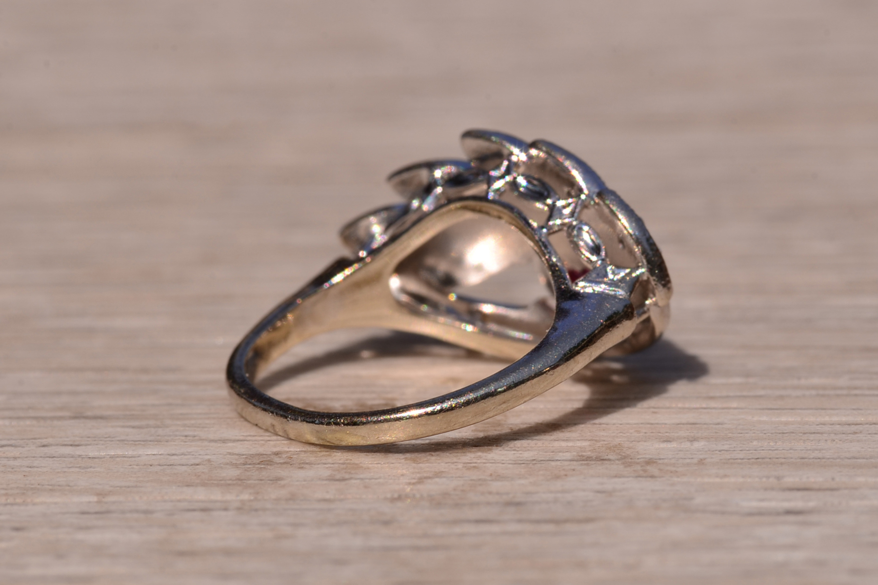 The Faraday Street: Retro Era Eye Ring with Ruby and Diamonds - Image 6
