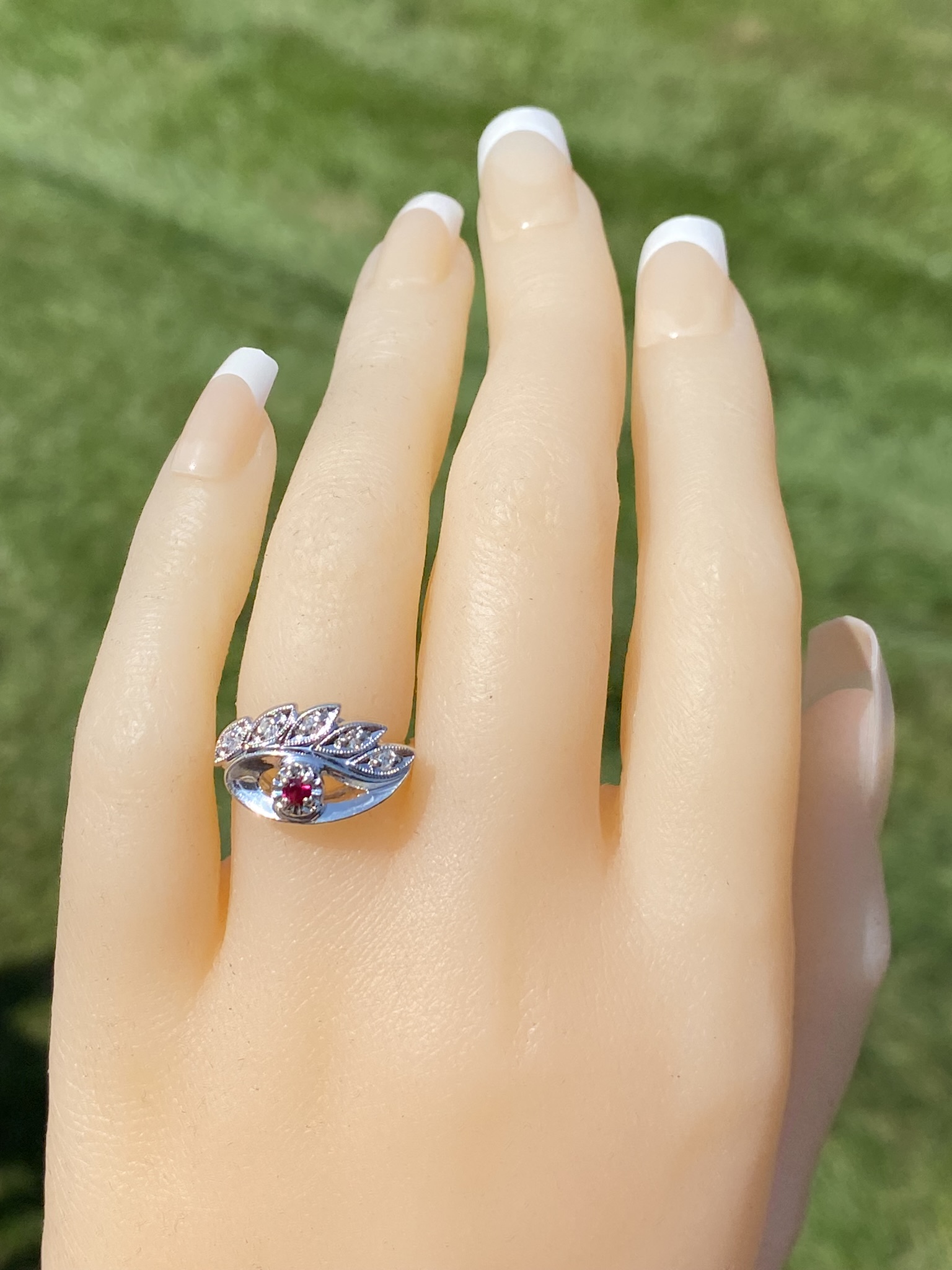 The Faraday Street: Retro Era Eye Ring with Ruby and Diamonds - Image 8