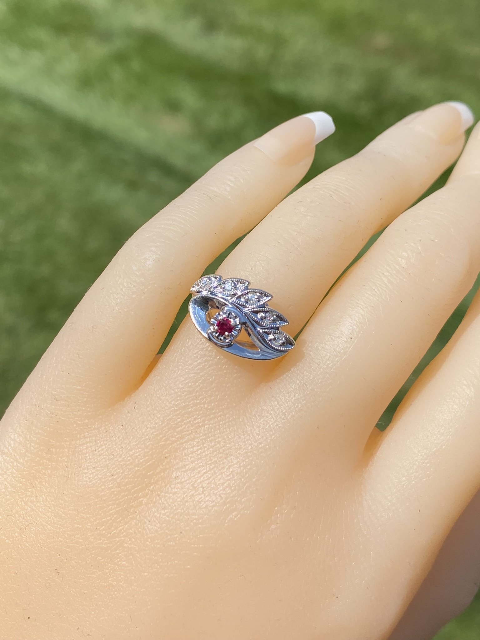 The Faraday Street: Retro Era Eye Ring with Ruby and Diamonds - Image 9