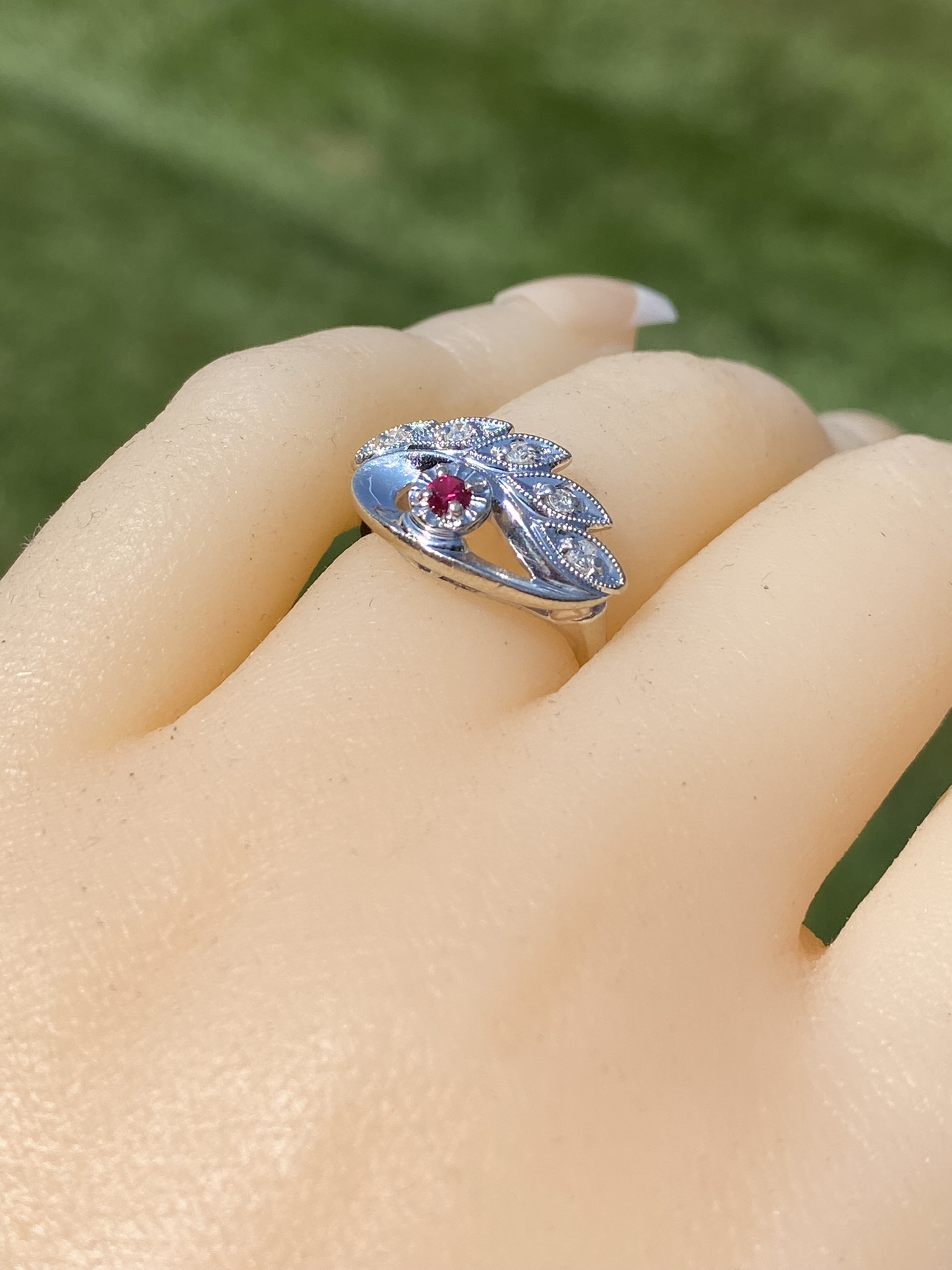 The Faraday Street: Retro Era Eye Ring with Ruby and Diamonds - Image 10