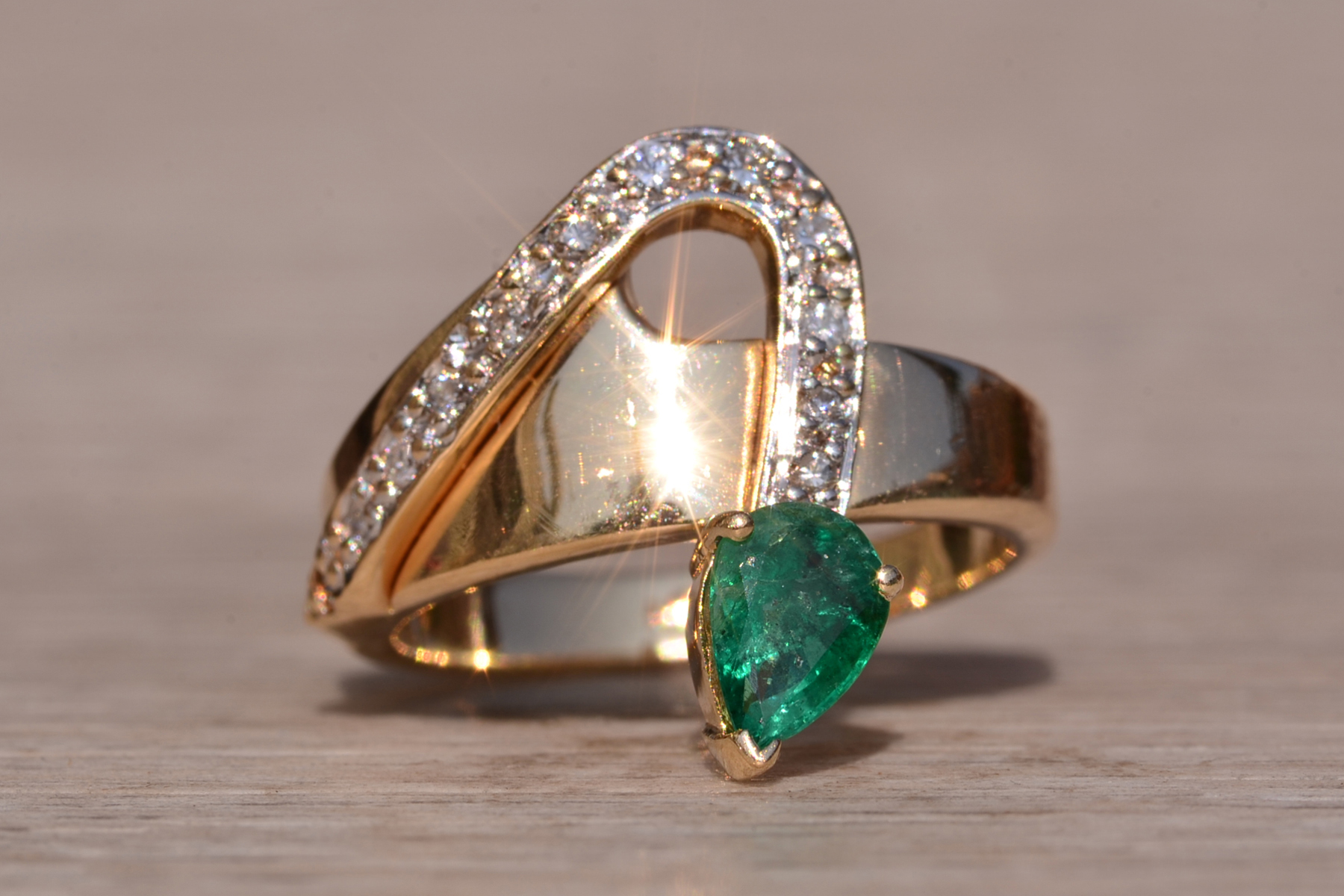 SOLD - The Long Creek: Vintage Yellow Gold Emerald and Diamond Ring - Image 2