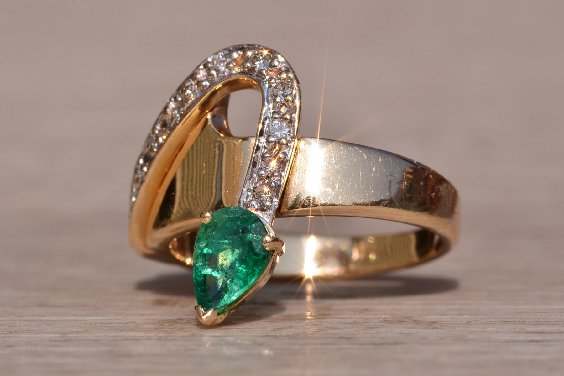 SOLD - The Long Creek: Vintage Yellow Gold Emerald and Diamond Ring - Image 3