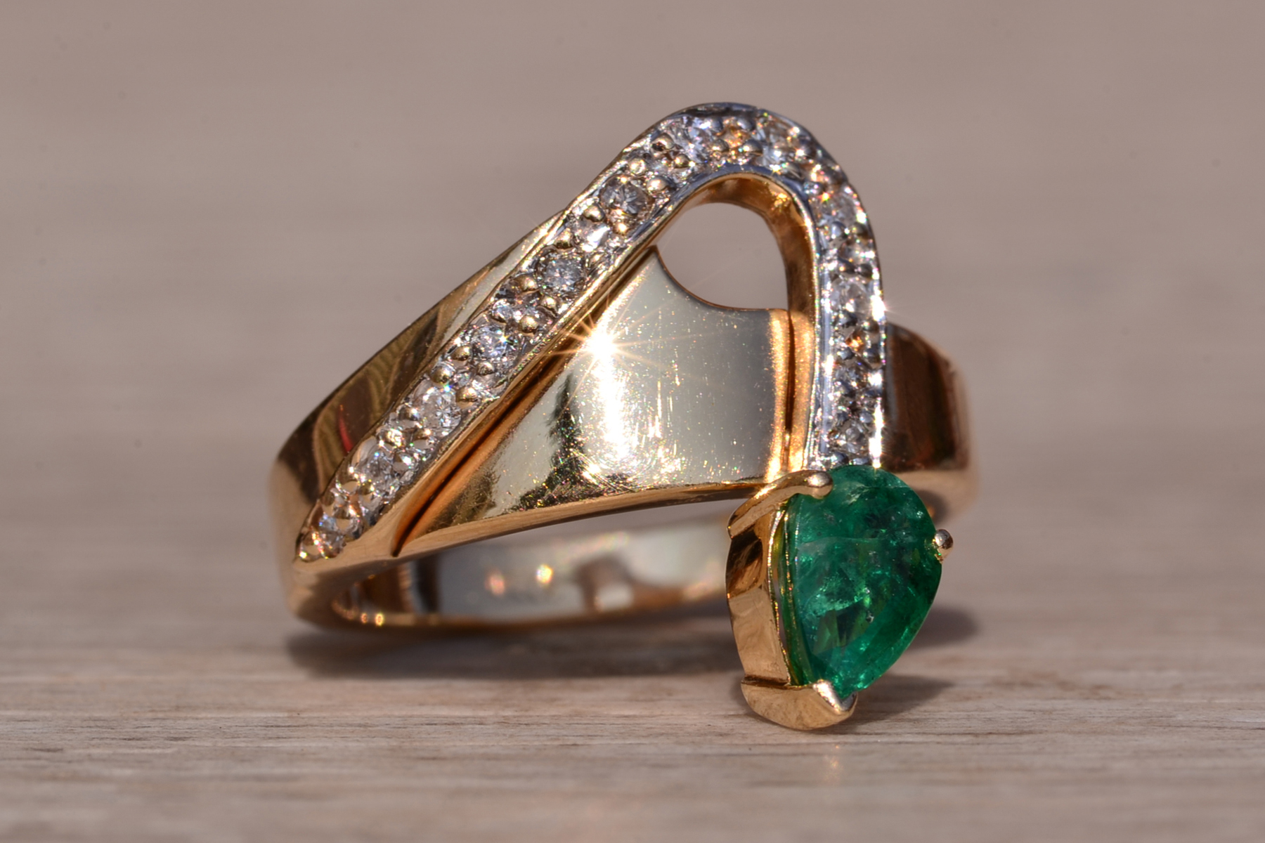 SOLD - The Long Creek: Vintage Yellow Gold Emerald and Diamond Ring - Image 6