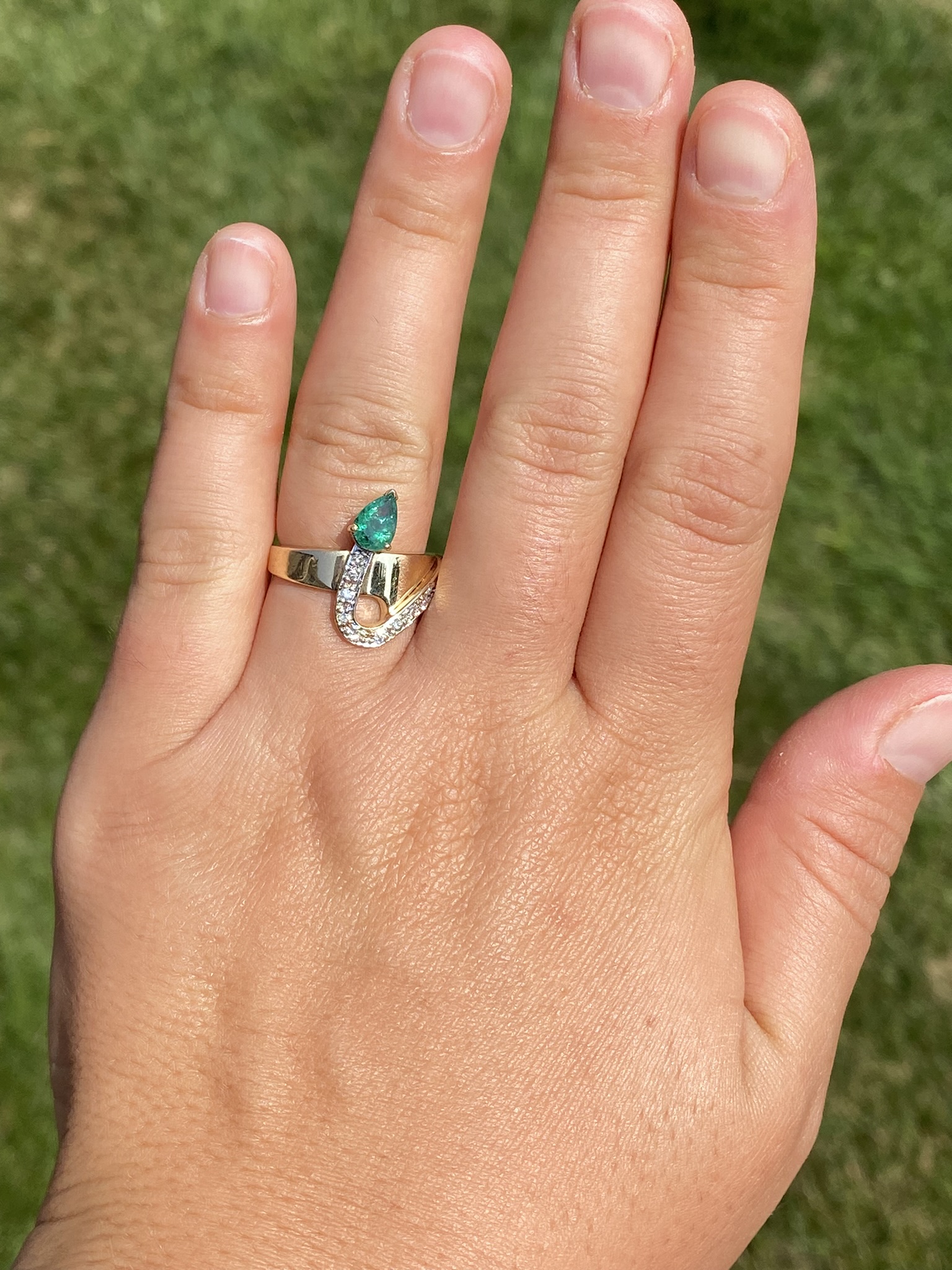 SOLD - The Long Creek: Vintage Yellow Gold Emerald and Diamond Ring - Image 8