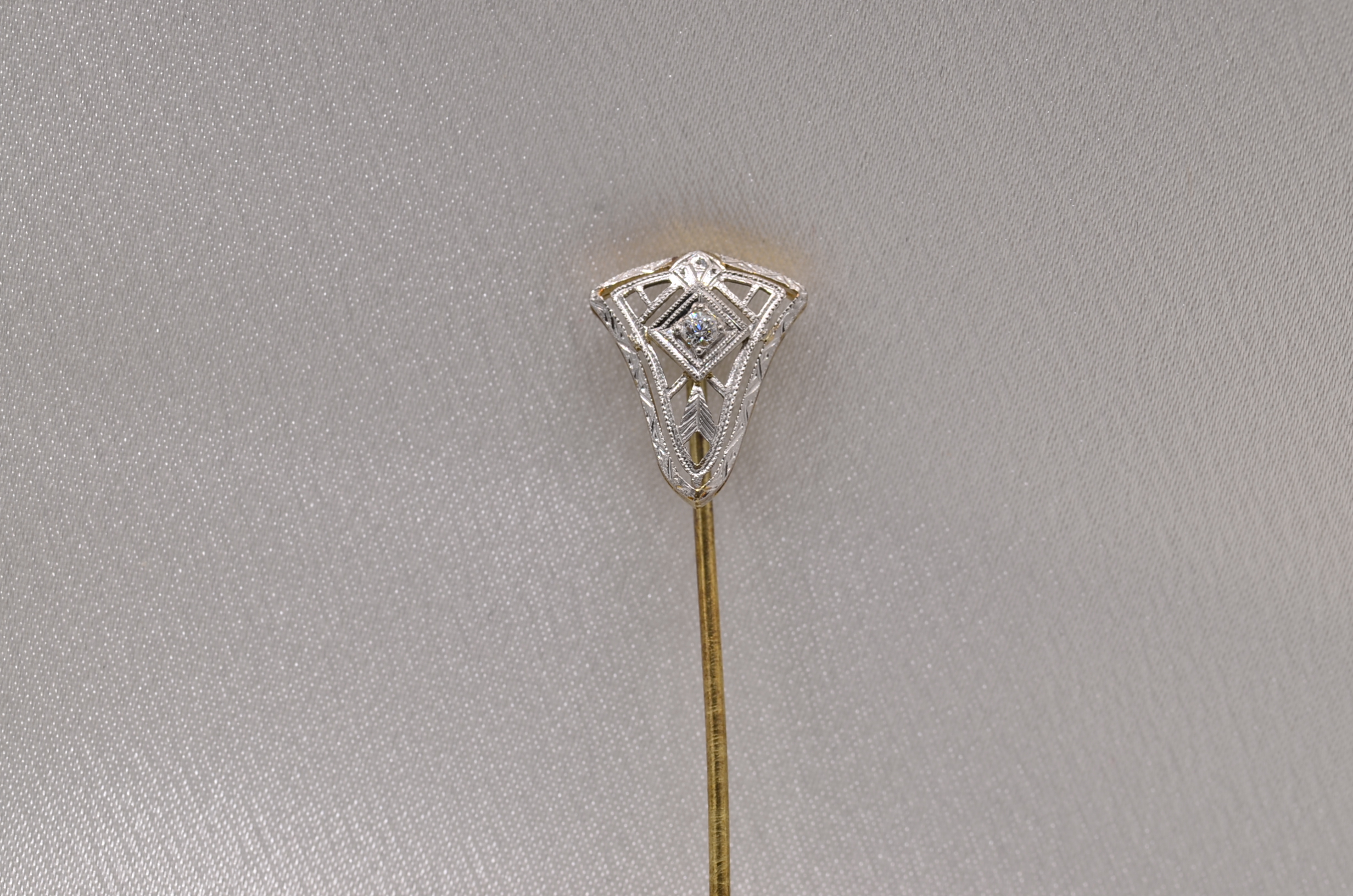 The 16th Street: Platinum Topped Art Deco Diamond Stickpin - Image 3