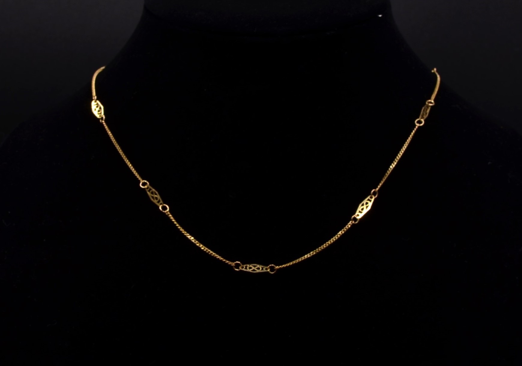 SOLD - The 61st Street: Vintage Yellow Gold Station Chain - Image 2