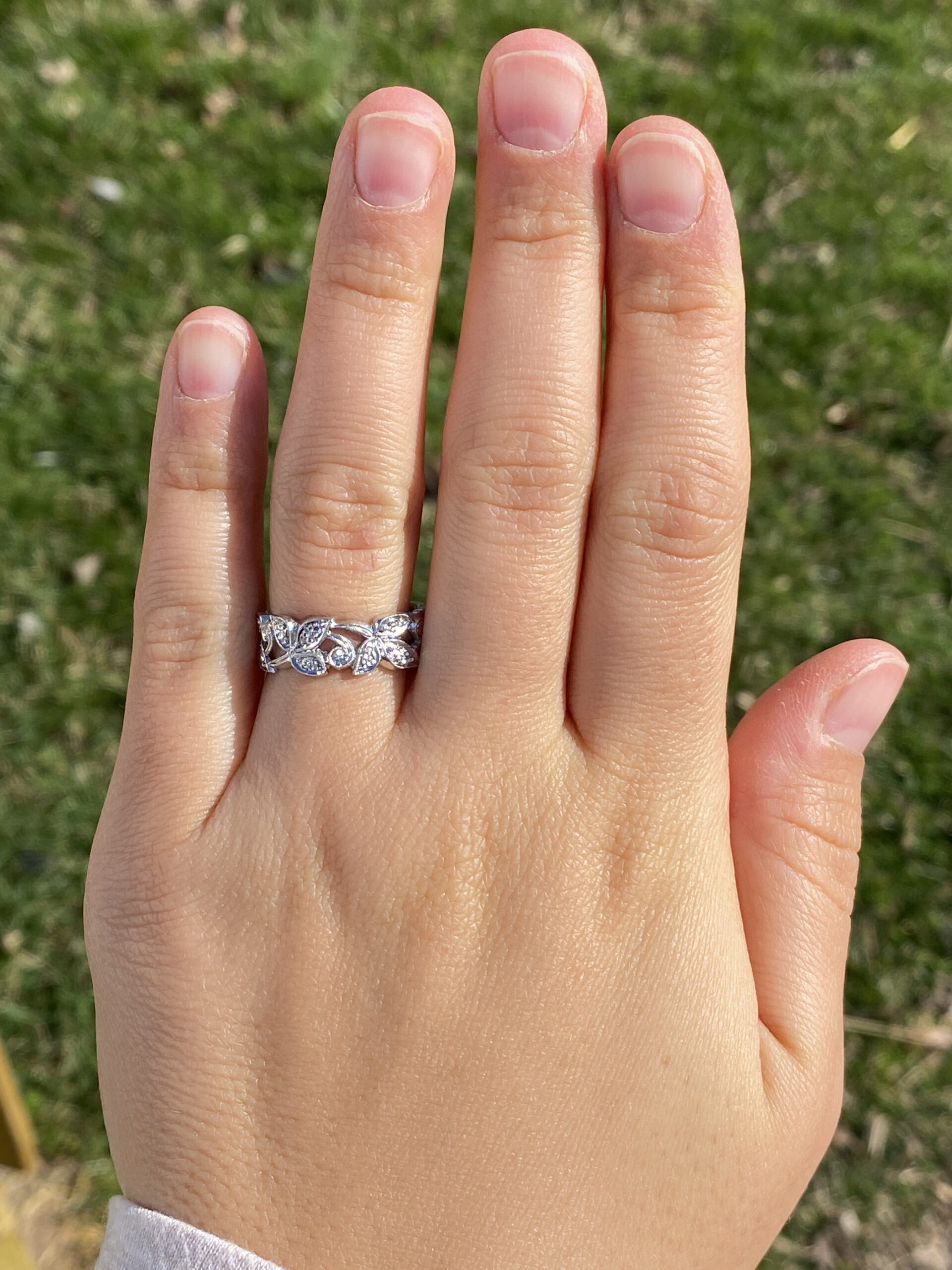 SOLD - The Bastide: Antique Foliage Eternity Filigree Band in Platinum - Image 6