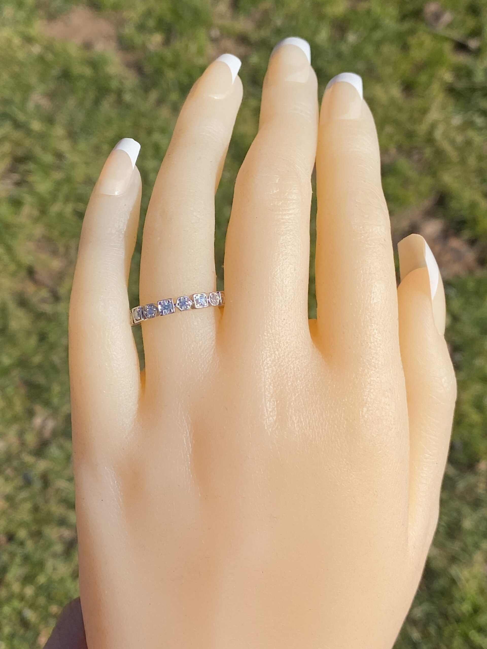 The Sirmione: Shaped Station Stackable Band With Natural Diamonds in White Gold - Image 8