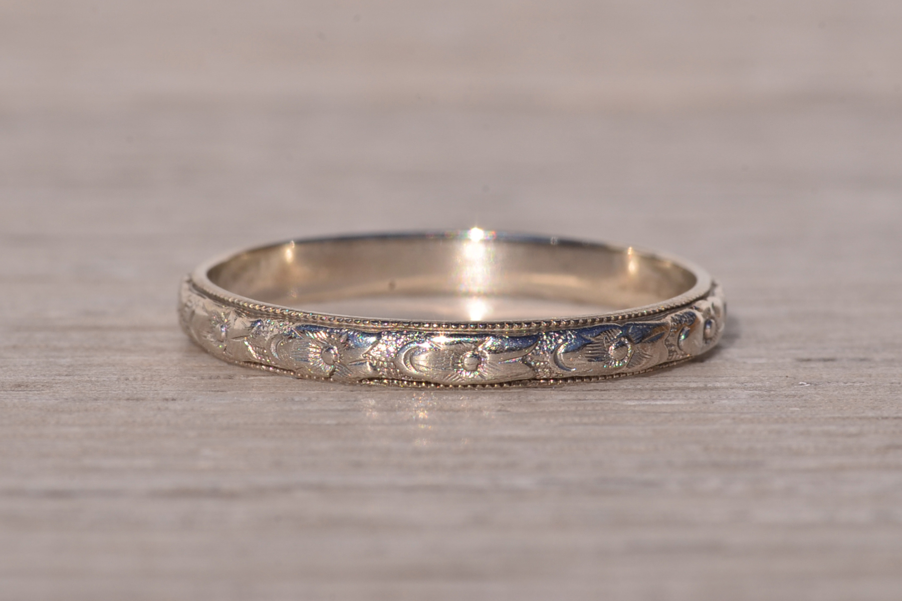 The Eraclae: Antique White Gold Patterned Band - Image 3