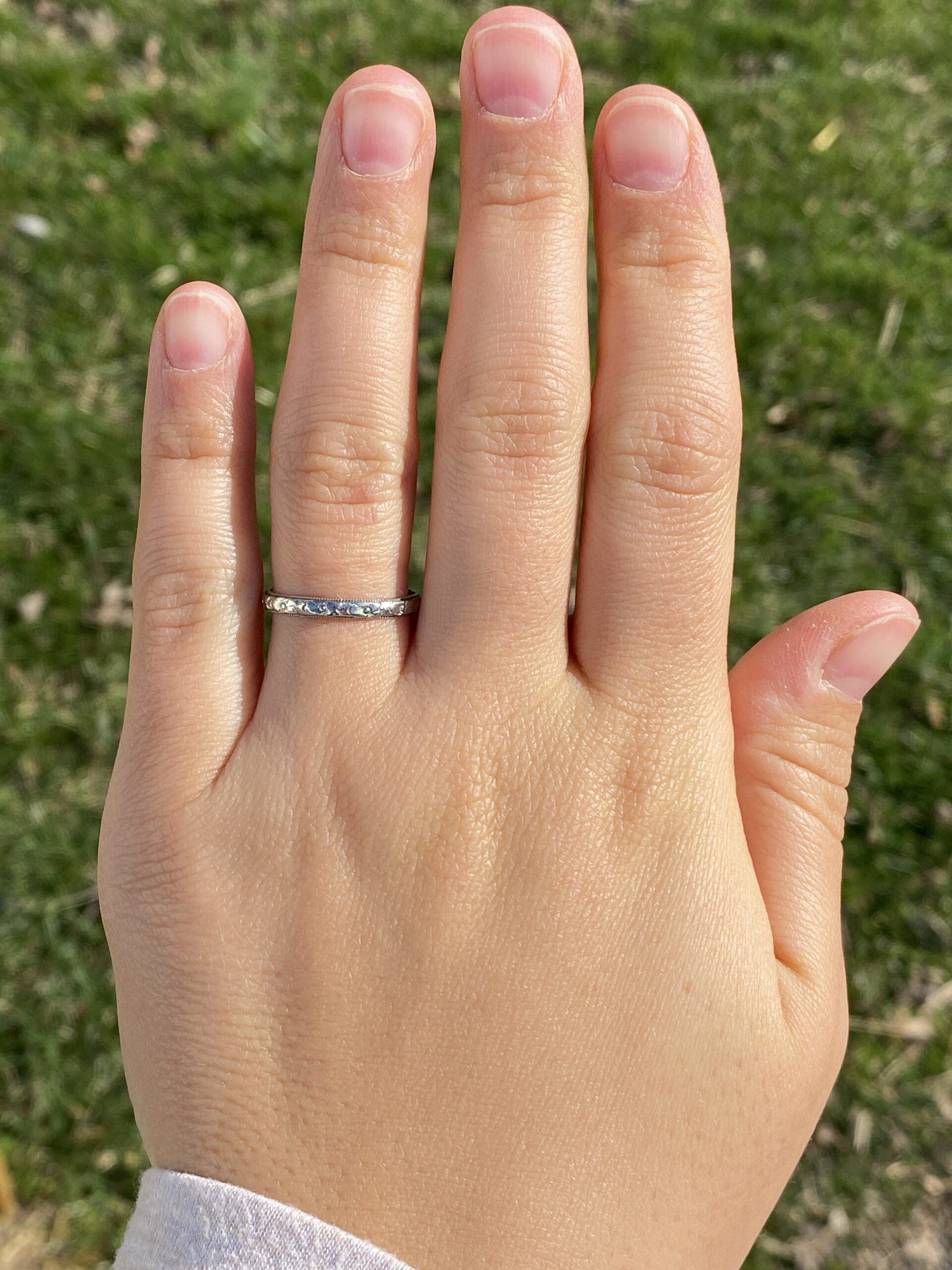 The Eraclae: Antique White Gold Patterned Band - Image 4
