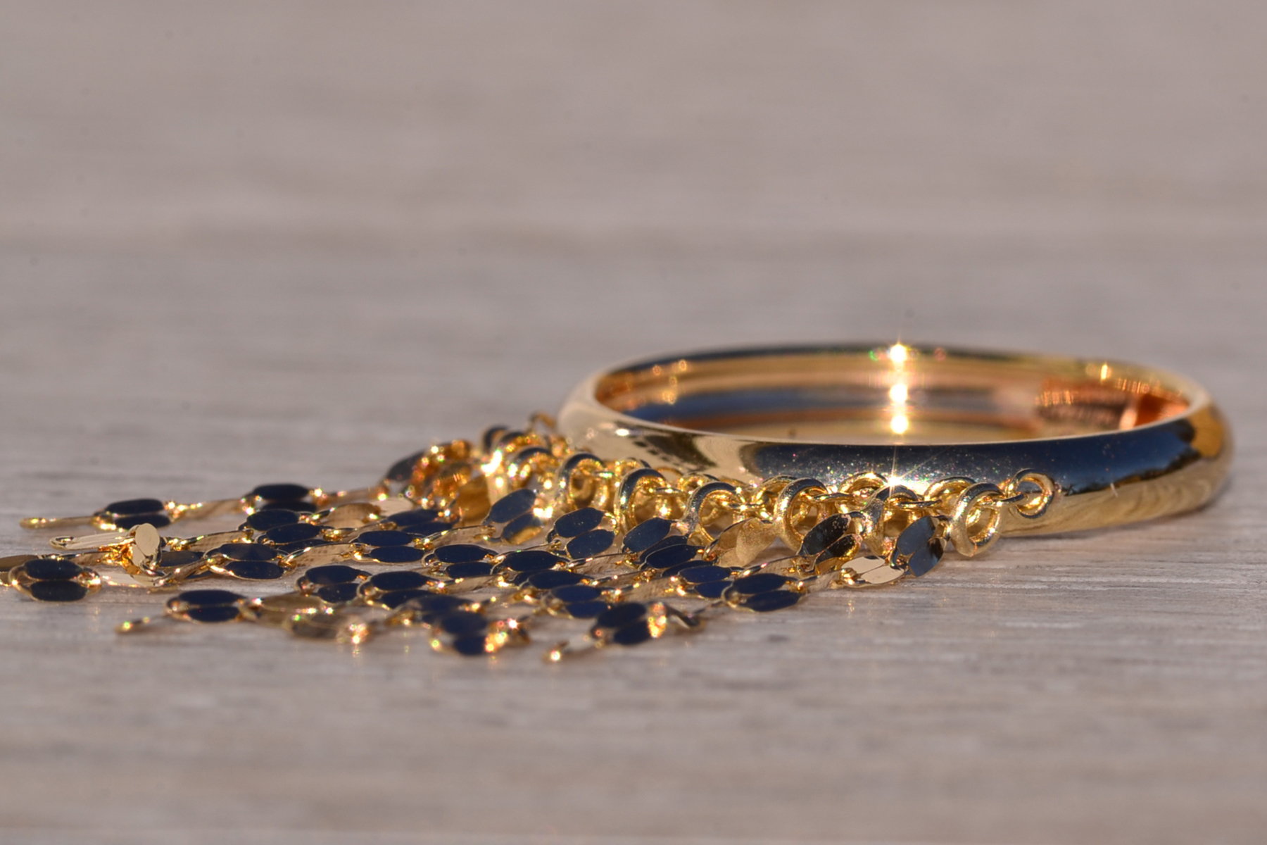 SOLD - The Garda: Playful Dangling Chain Ring in Yellow Gold - Image 3