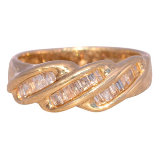 The Vintage Gleam: 1980's Natural Diamond Ring in Yellow Gold