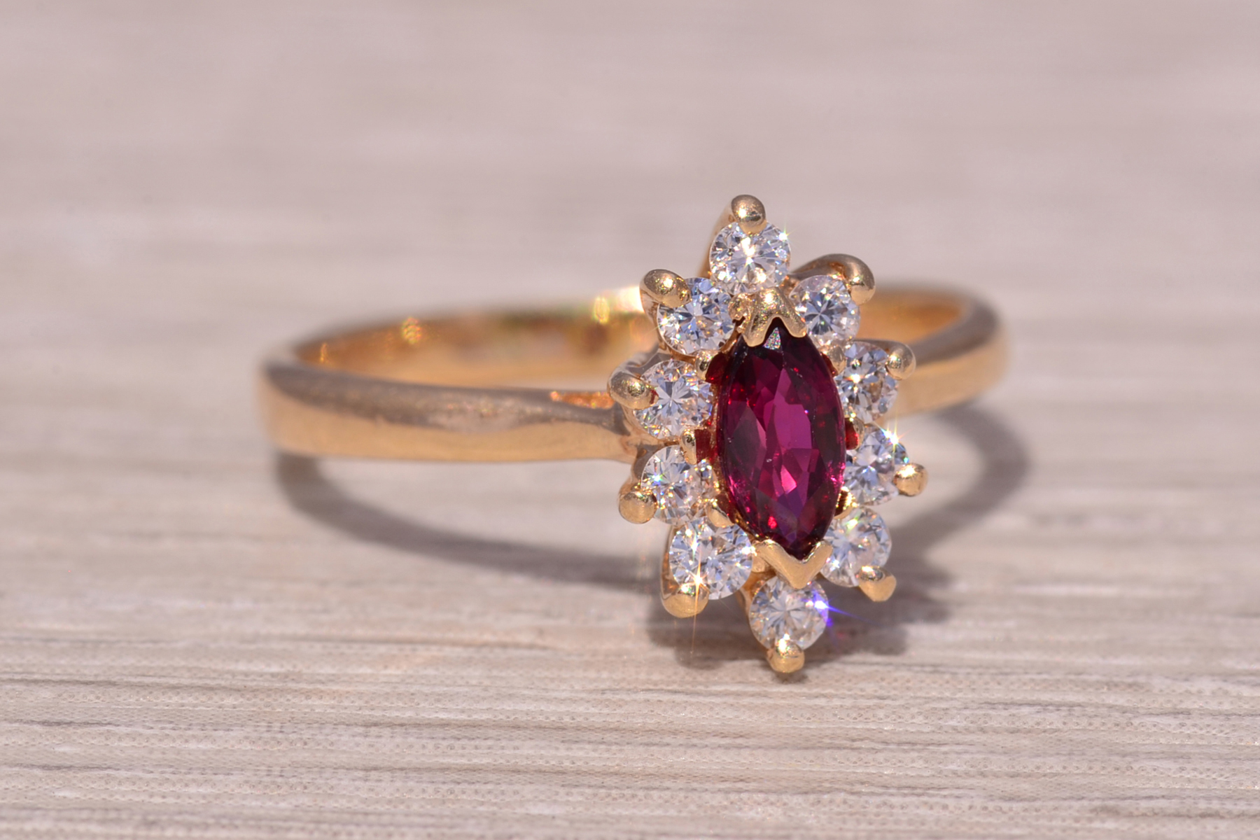 The Ruby Radiance: Ruby and Diamond Ring in Yellow Gold - Image 5