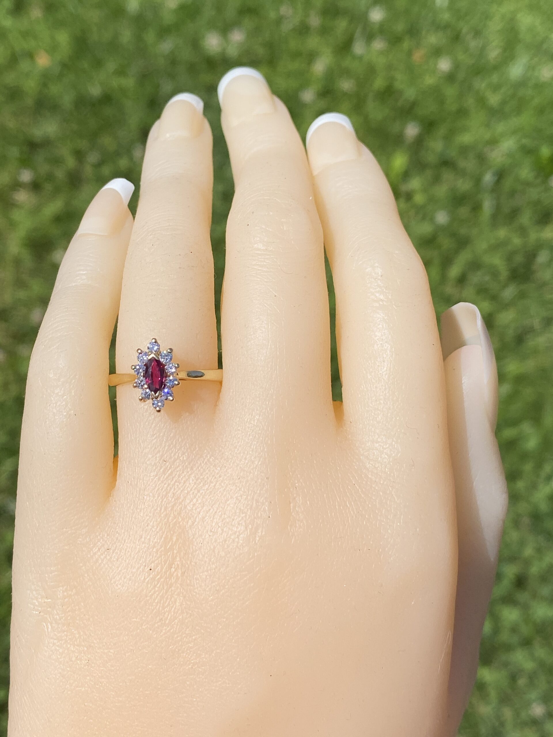 The Ruby Radiance: Ruby and Diamond Ring in Yellow Gold - Image 7