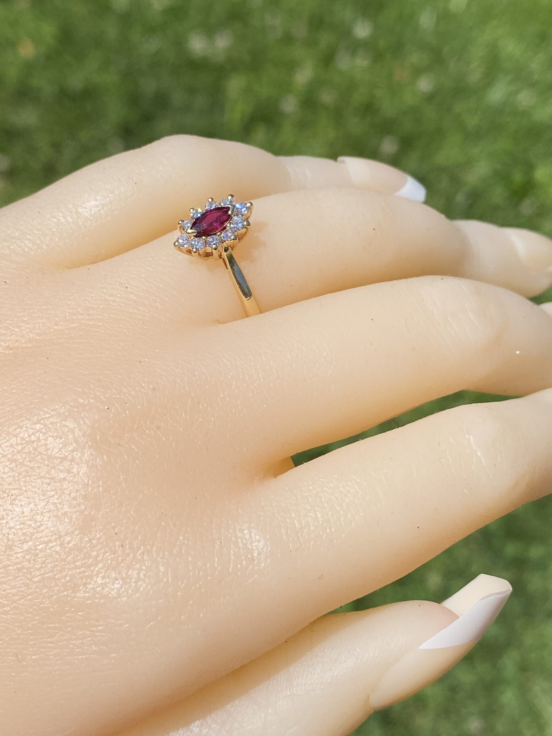 The Ruby Radiance: Ruby and Diamond Ring in Yellow Gold - Image 8