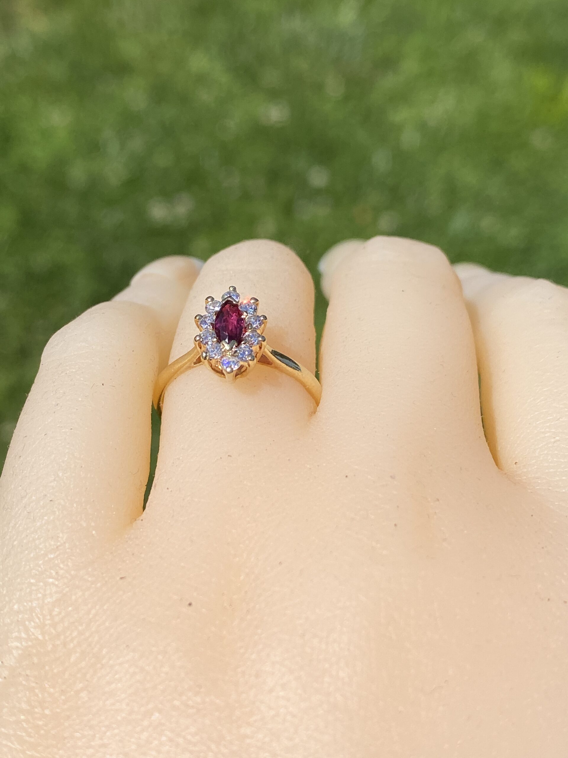 The Ruby Radiance: Ruby and Diamond Ring in Yellow Gold - Image 9