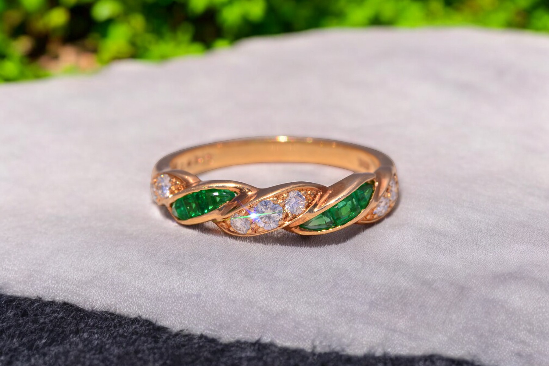 The Emerald Twist: Oscar Heyman Emerald and Diamond Ring in Yellow Gold - Image 11