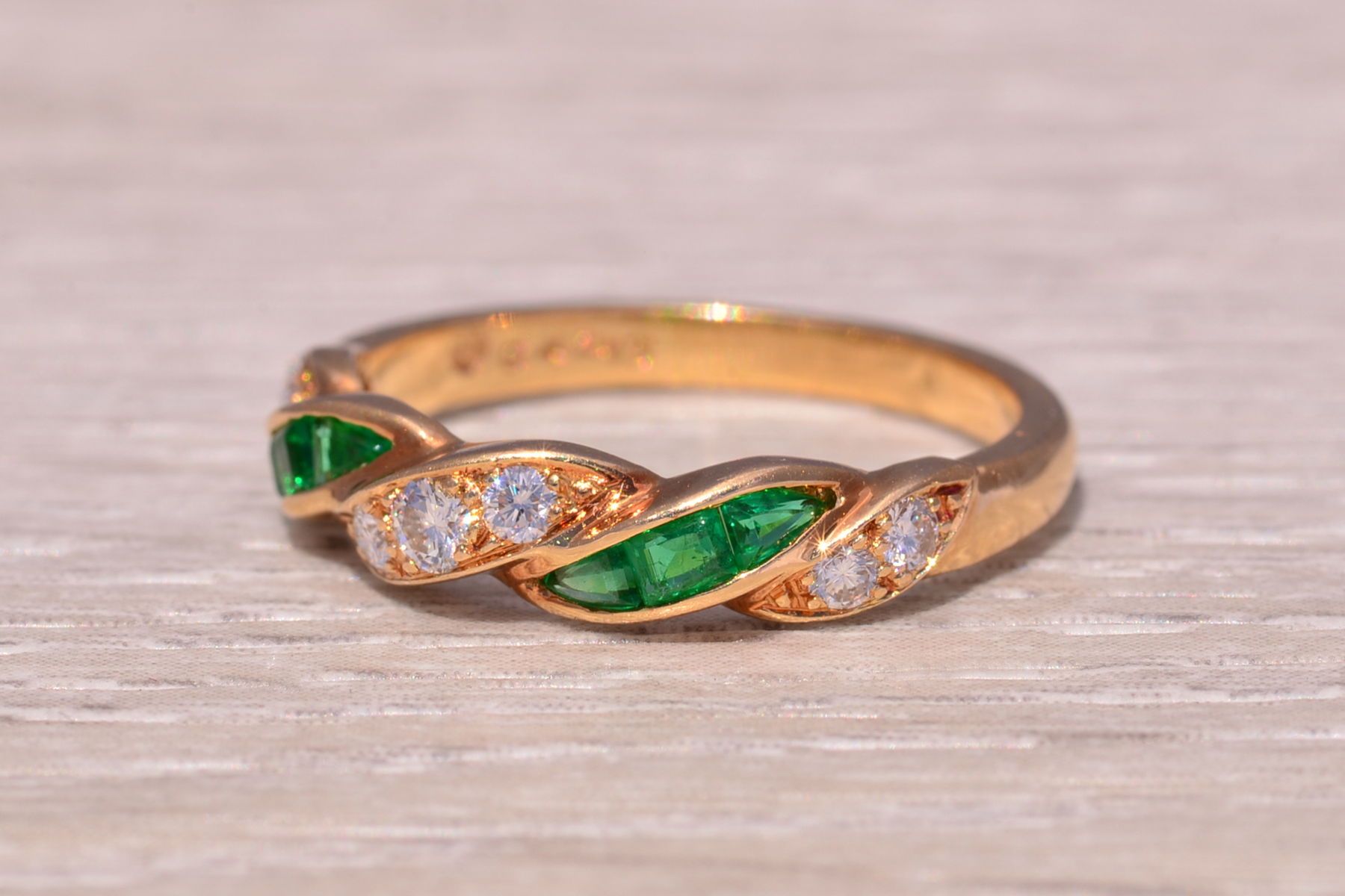 The Emerald Twist: Oscar Heyman Emerald and Diamond Ring in Yellow Gold - Image 3