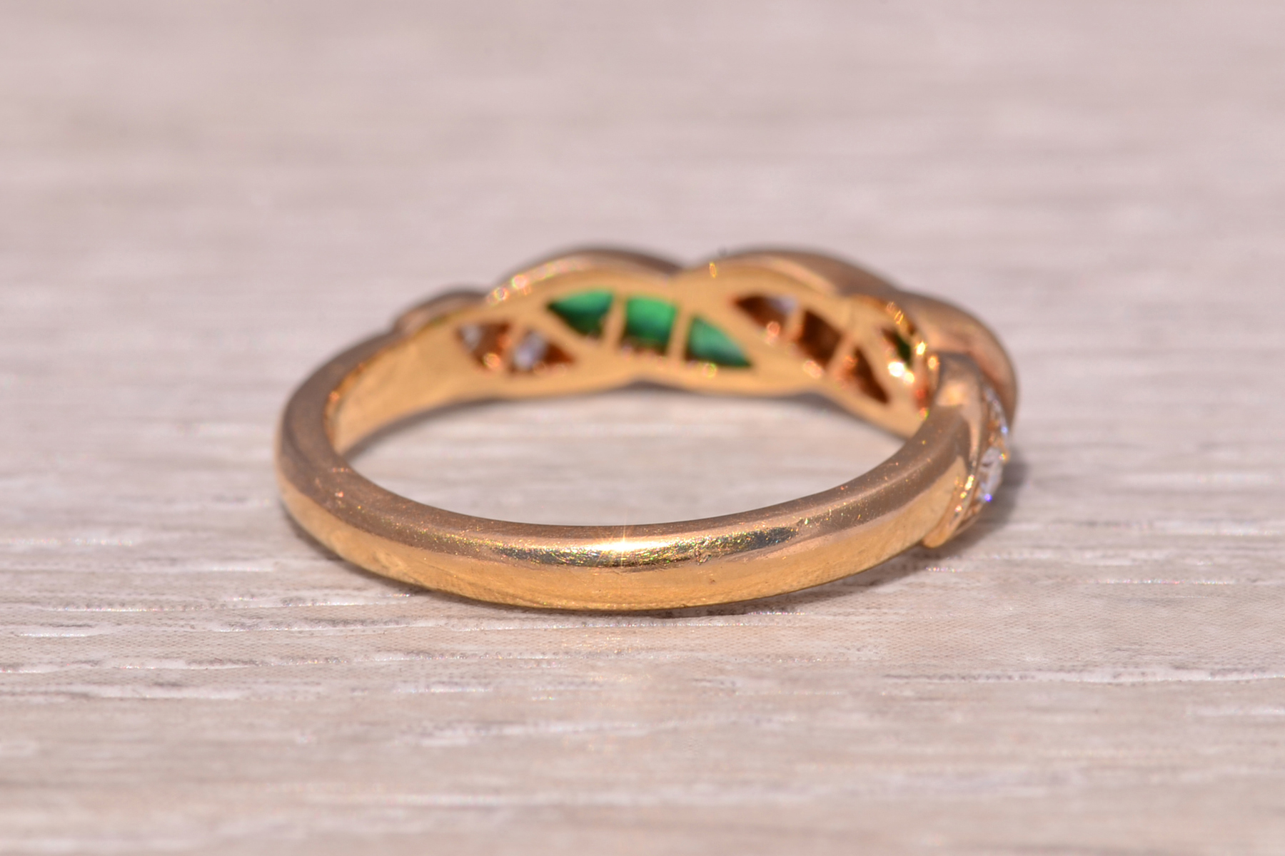 The Emerald Twist: Oscar Heyman Emerald and Diamond Ring in Yellow Gold - Image 5
