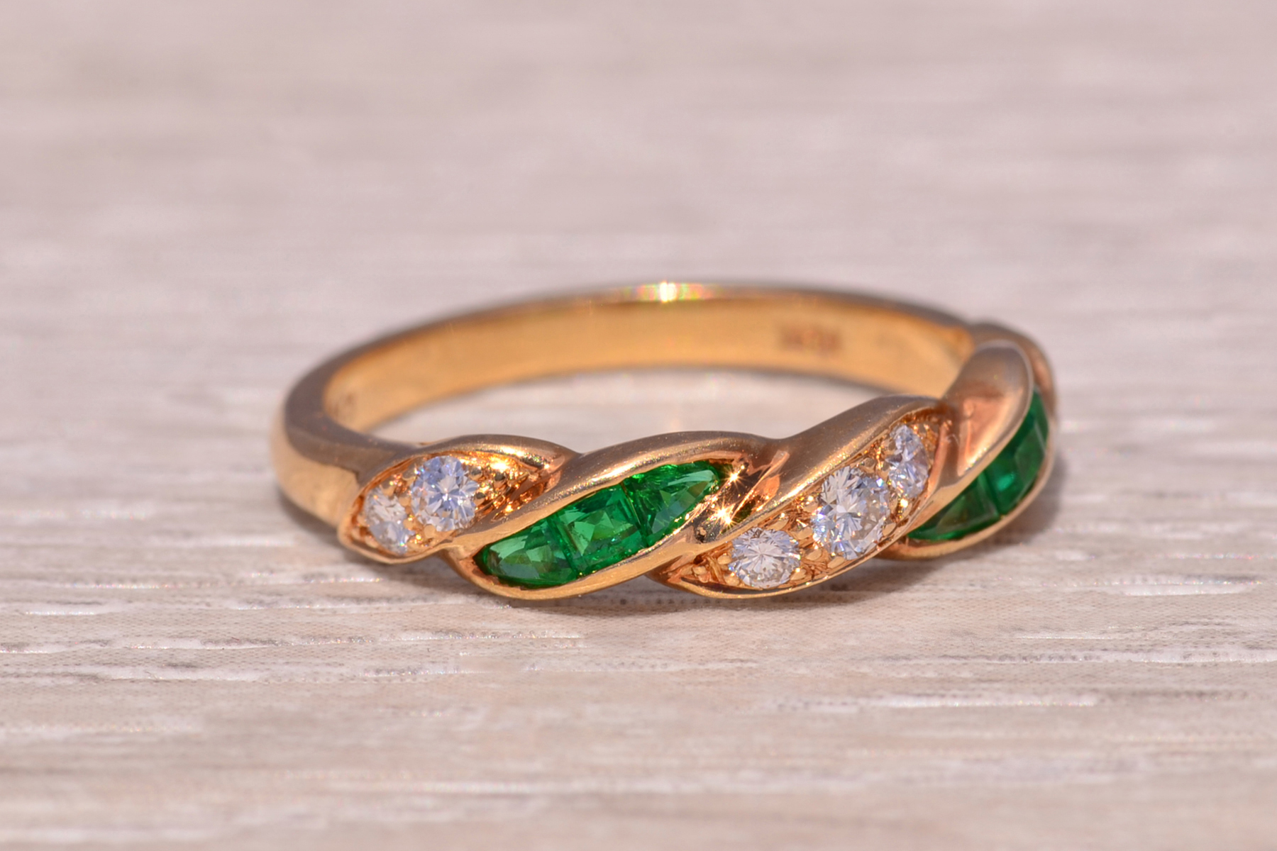 The Emerald Twist: Oscar Heyman Emerald and Diamond Ring in Yellow Gold - Image 6