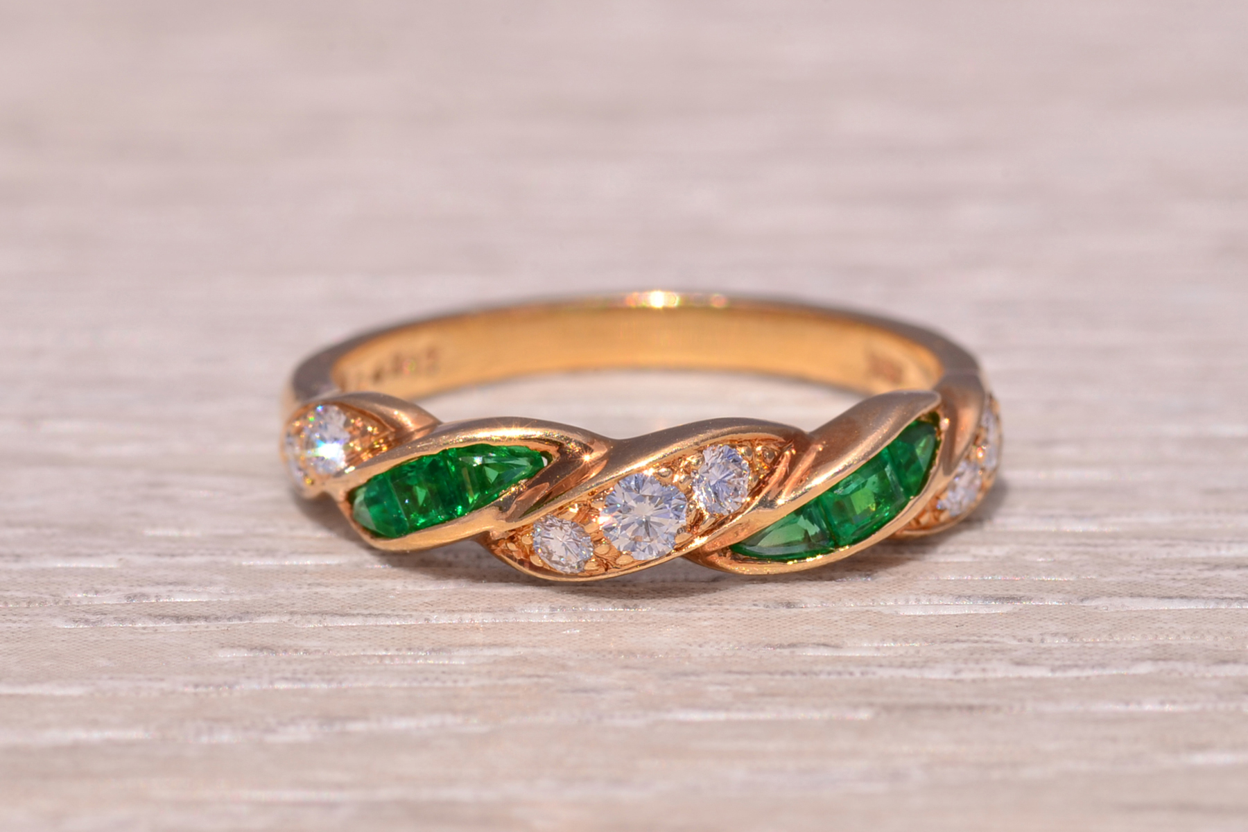 The Emerald Twist: Oscar Heyman Emerald and Diamond Ring in Yellow Gold - Image 7