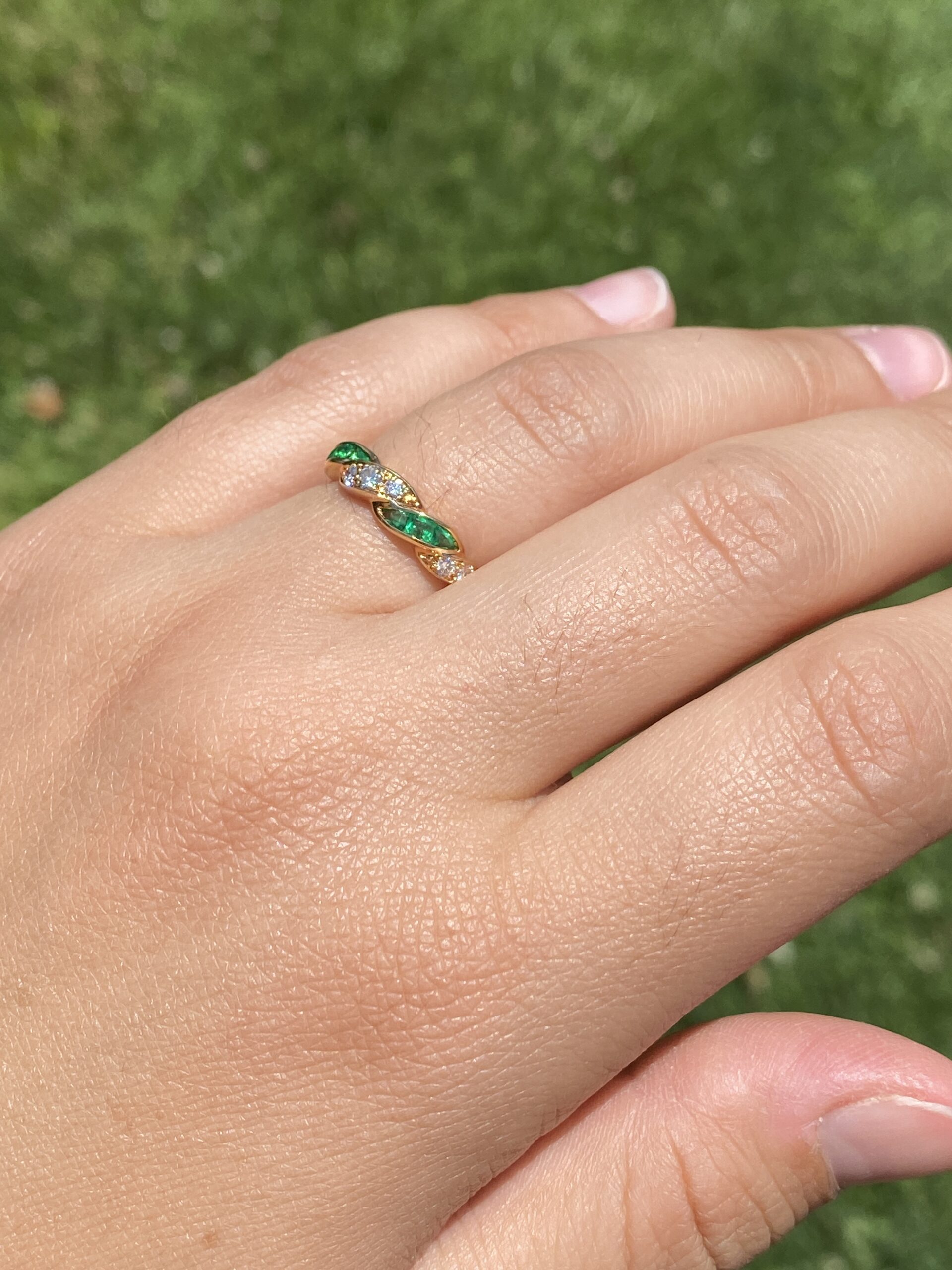 The Emerald Twist: Oscar Heyman Emerald and Diamond Ring in Yellow Gold - Image 9