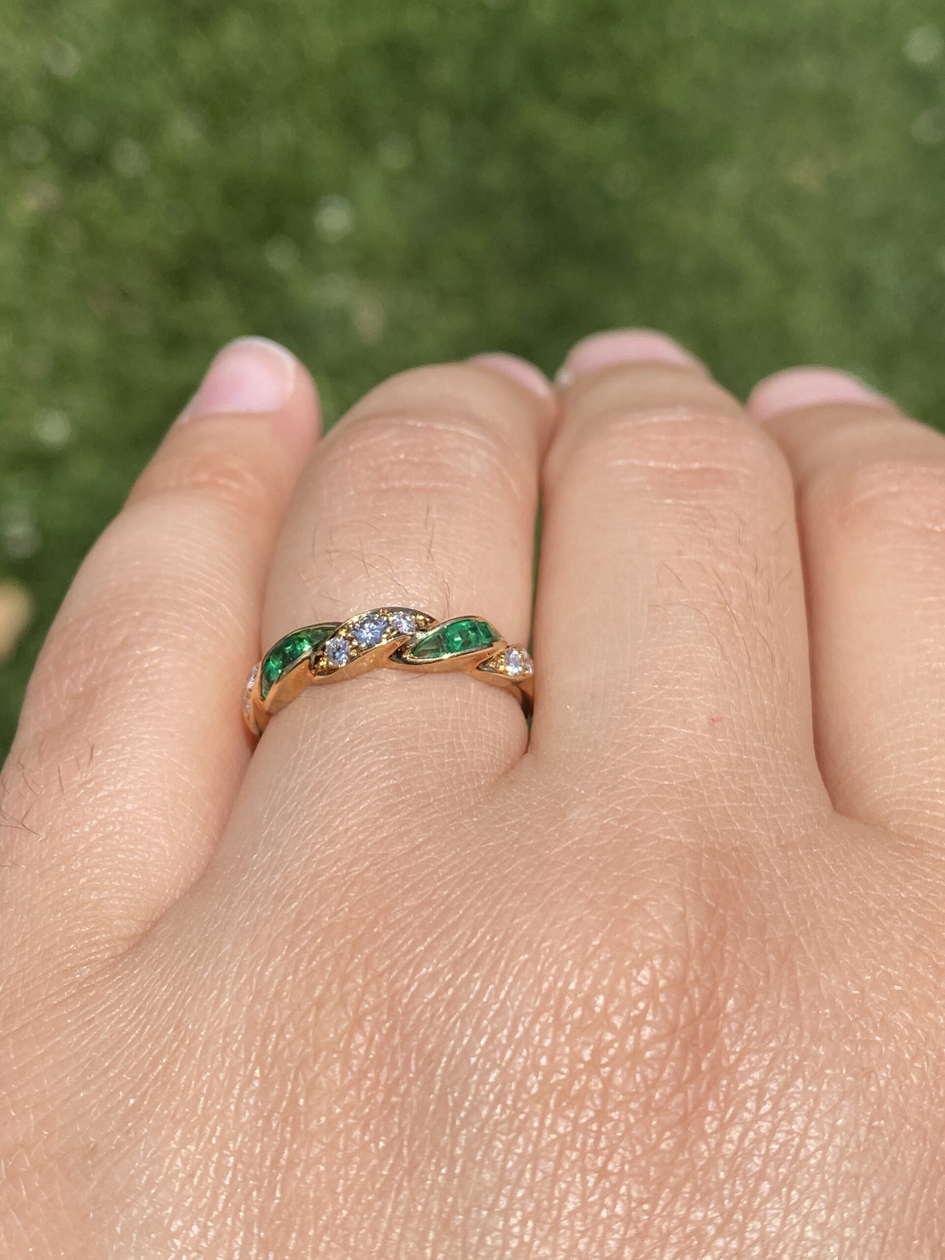 The Emerald Twist: Oscar Heyman Emerald and Diamond Ring in Yellow Gold - Image 10
