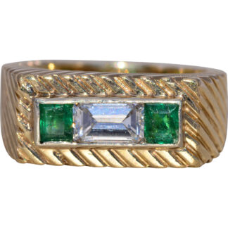 The Verdant Axis: Natural Diamond and Emerald Men’s Ring in Yellow Gold