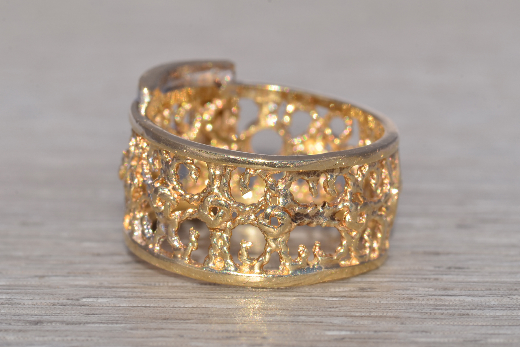 The Buckle Motif: Natural Diamond Ring in Yellow and White Gold - Image 4