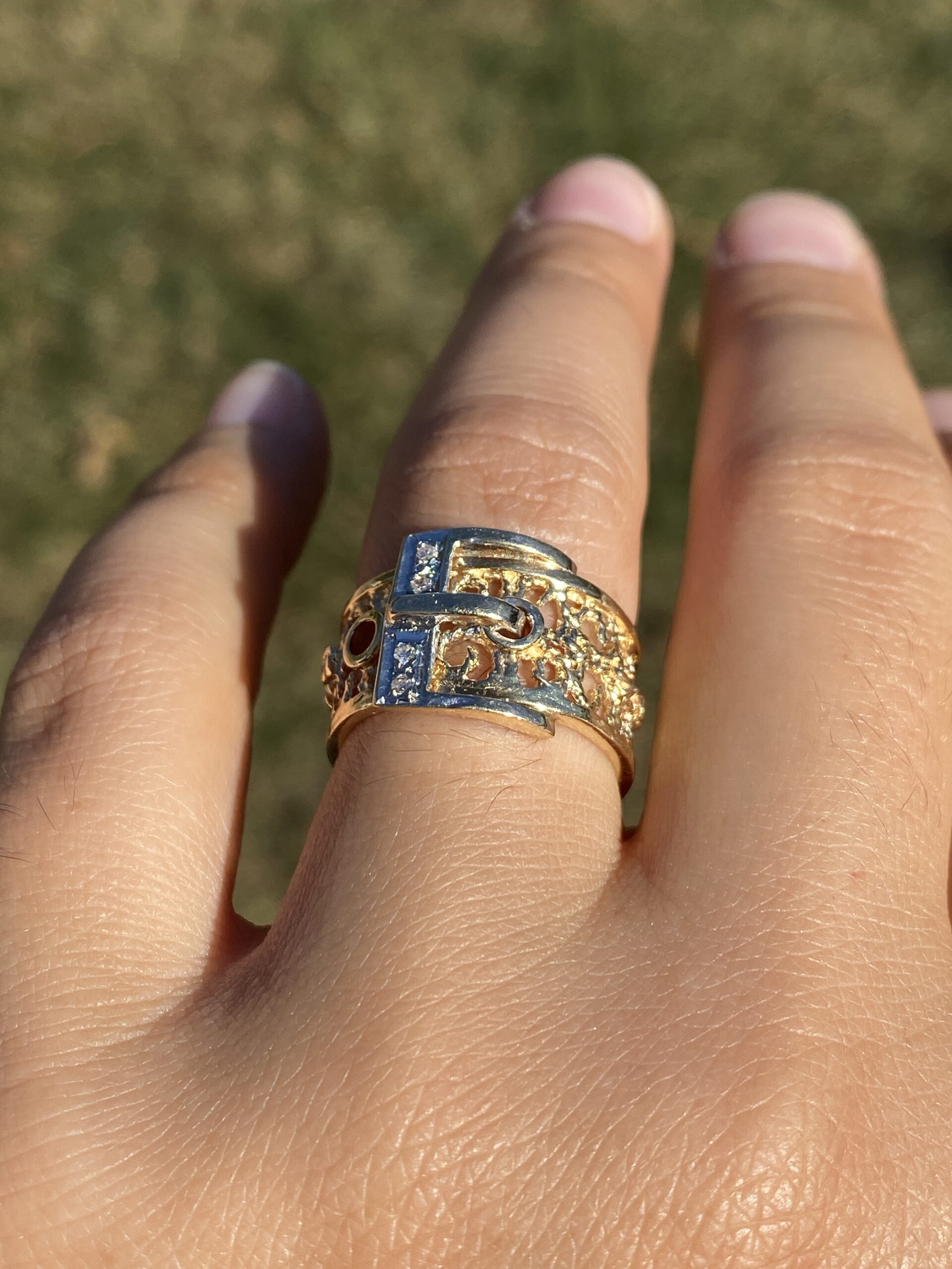 The Buckle Motif: Natural Diamond Ring in Yellow and White Gold - Image 10
