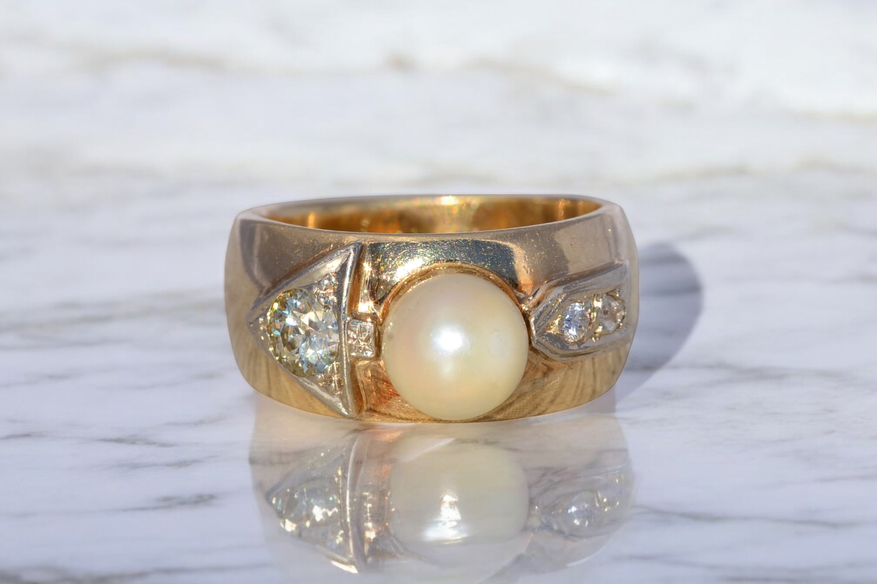 The February Promise: Pearl and Natural Diamond Ring in Yellow Gold - Image 10