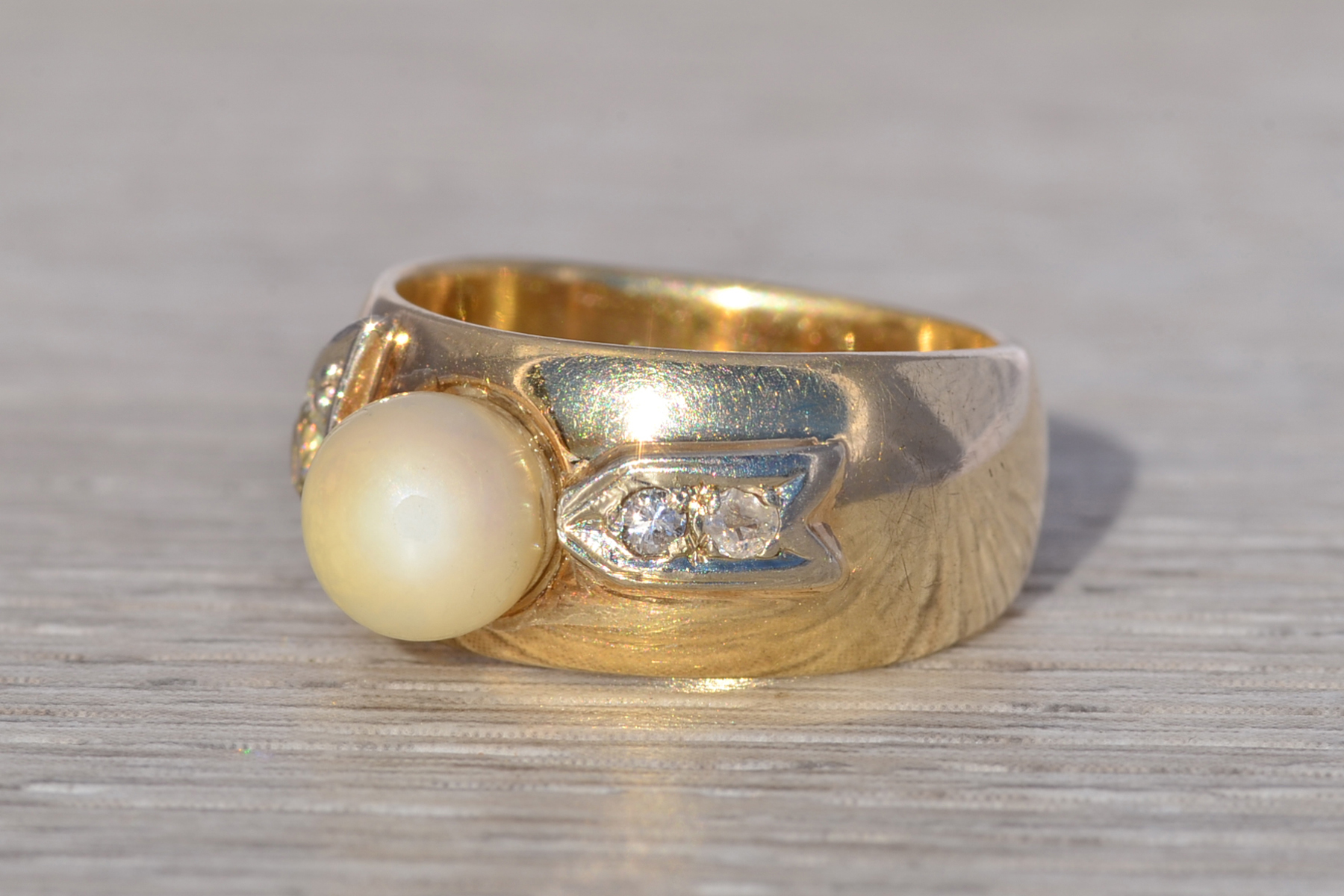 The February Promise: Pearl and Natural Diamond Ring in Yellow Gold - Image 3