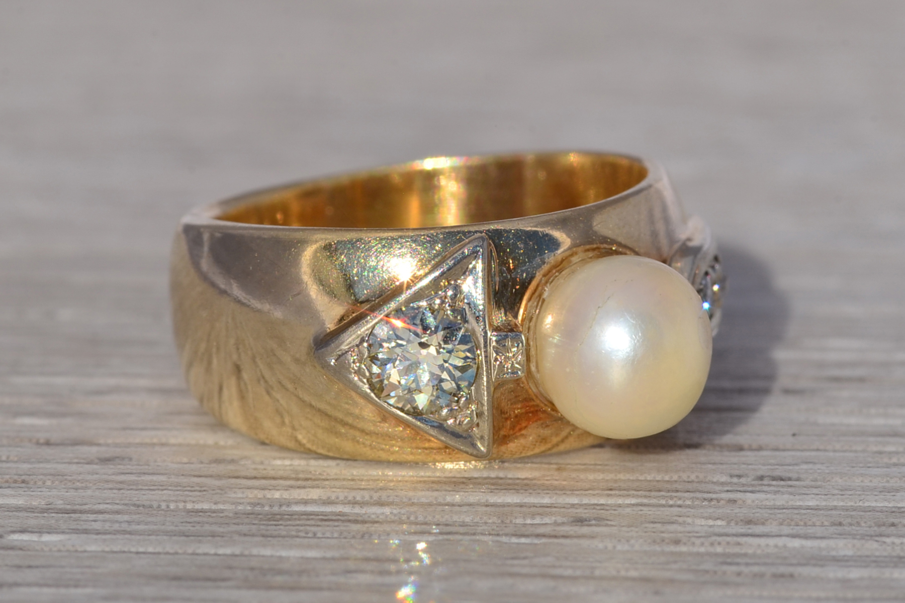 The February Promise: Pearl and Natural Diamond Ring in Yellow Gold - Image 6