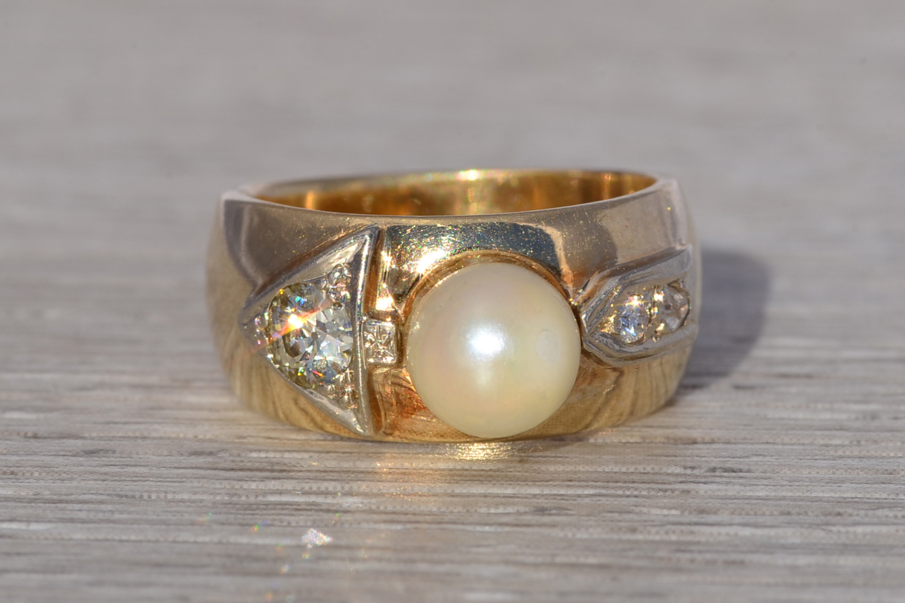 The February Promise: Pearl and Natural Diamond Ring in Yellow Gold - Image 7