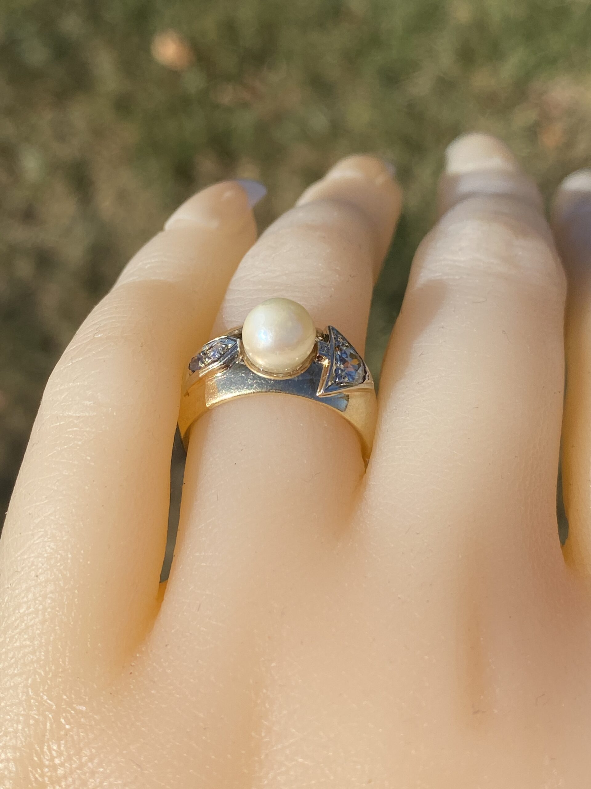 The February Promise: Pearl and Natural Diamond Ring in Yellow Gold - Image 11