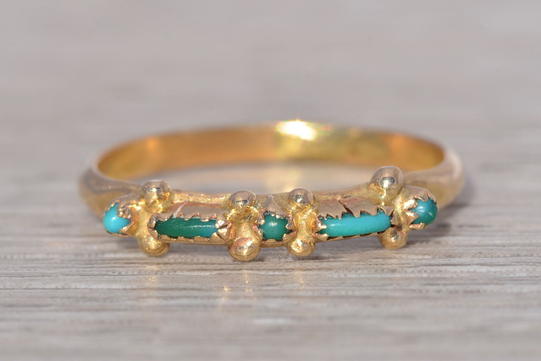 The Zuni Horizon: Turquoise Ring in Yellow Gold - Image 2