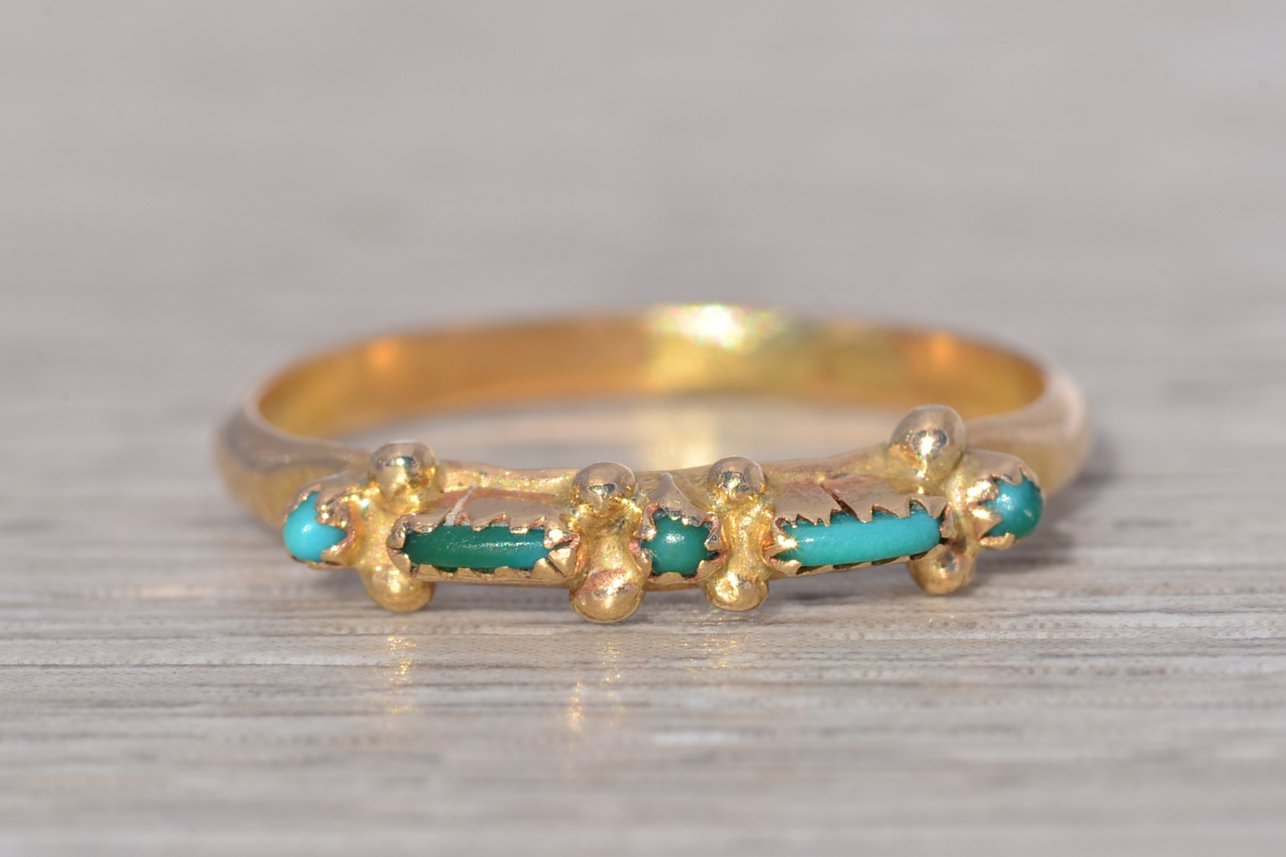 The Zuni Horizon: Turquoise Ring in Yellow Gold - Image 7