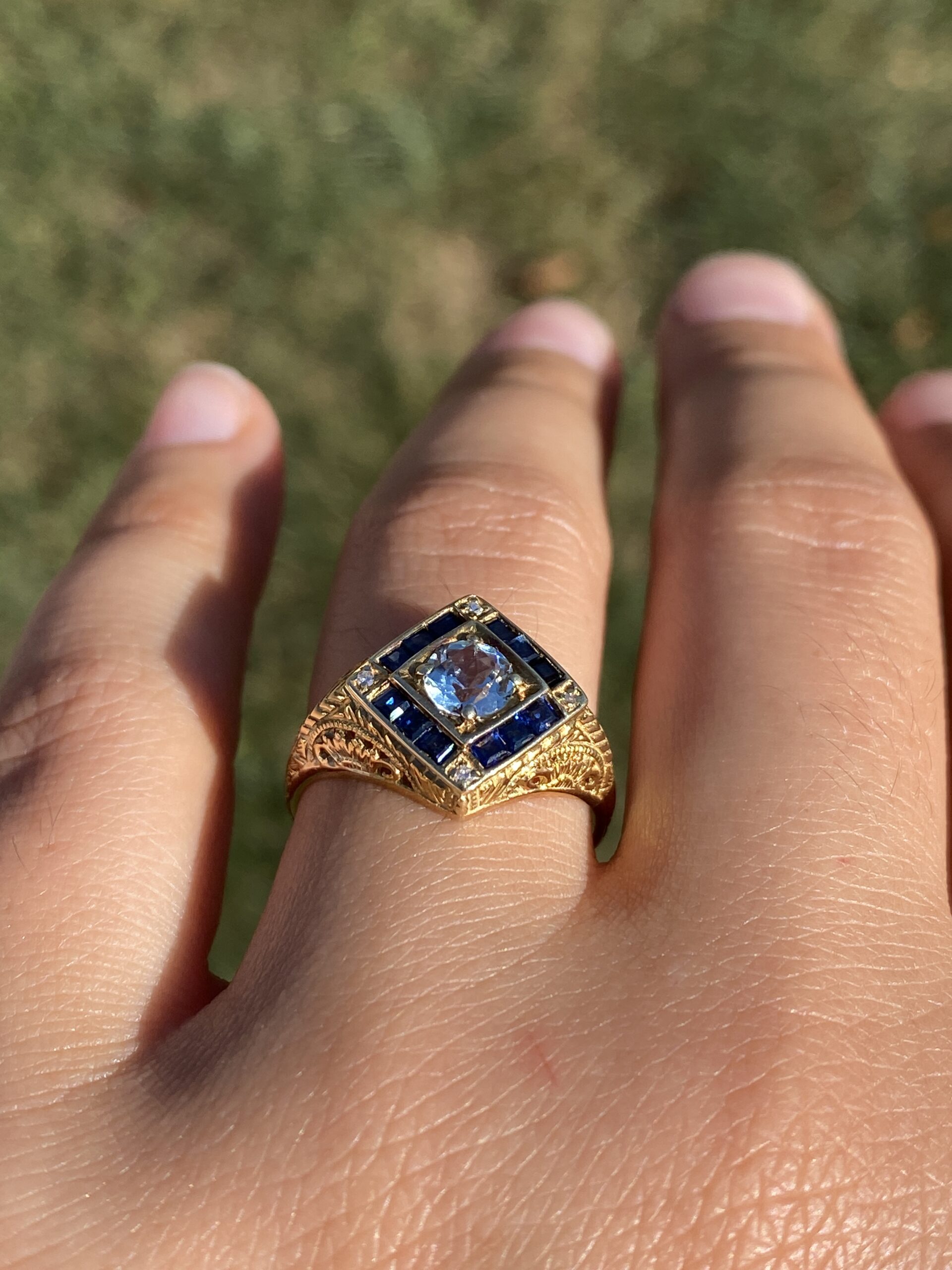 The Deco Revival: Aquamarine, Sapphire, and Natural Diamond Ring in Yellow Gold - Image 10