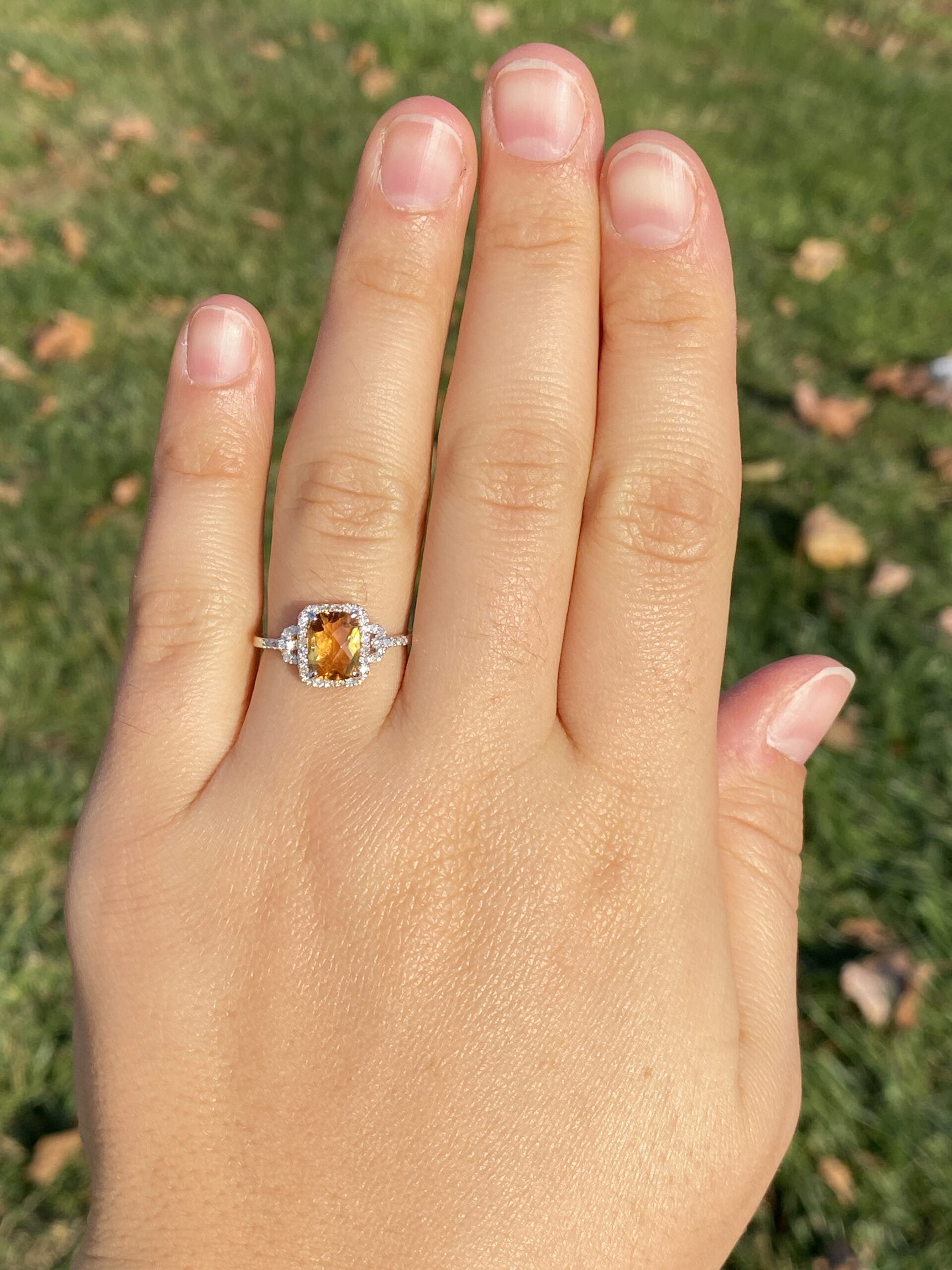 The 21st Avenue: Citrine and Diamond Ring in White Gold - Image 8